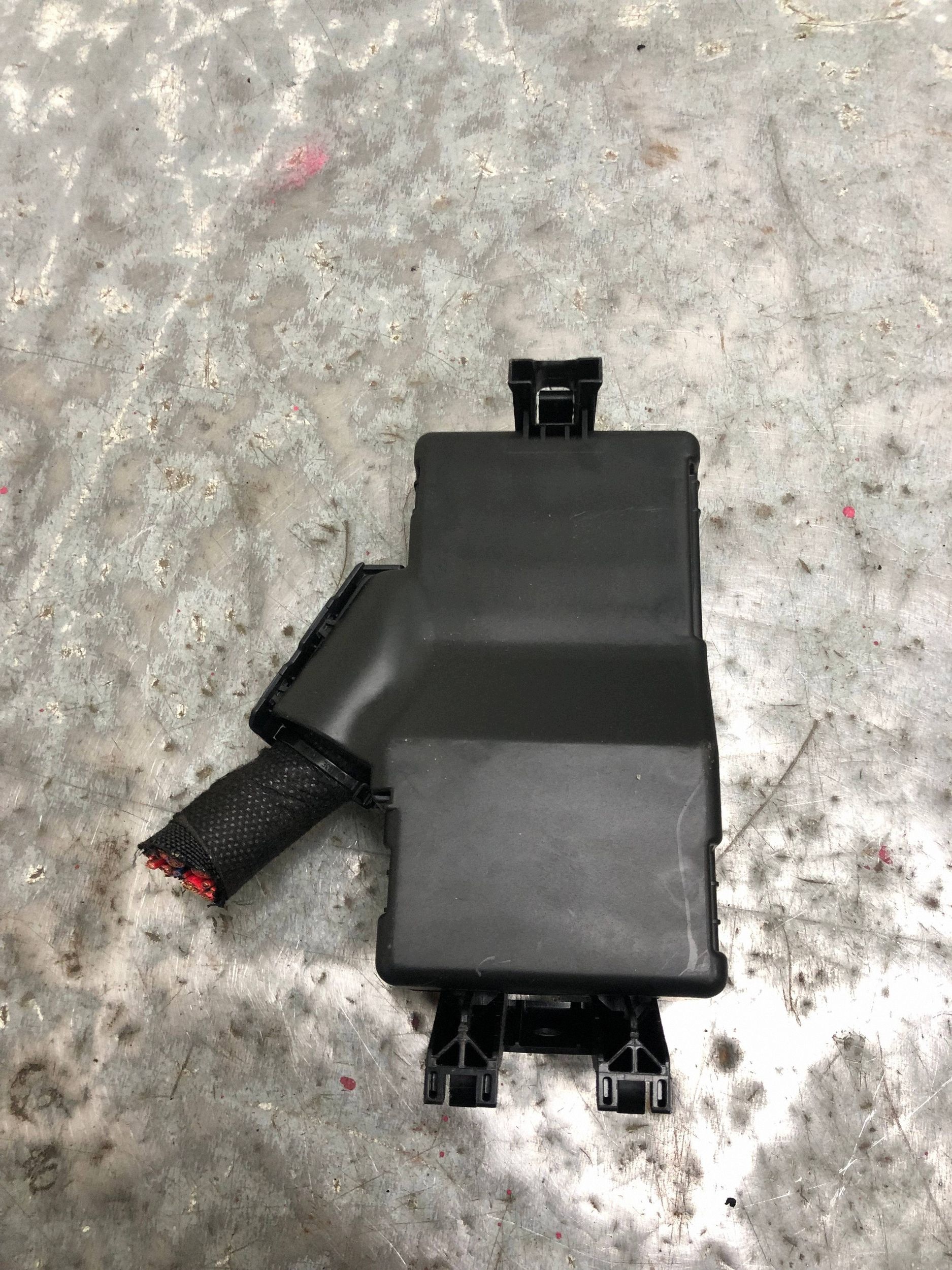 fuse box OPEL ASTRA K 15533696