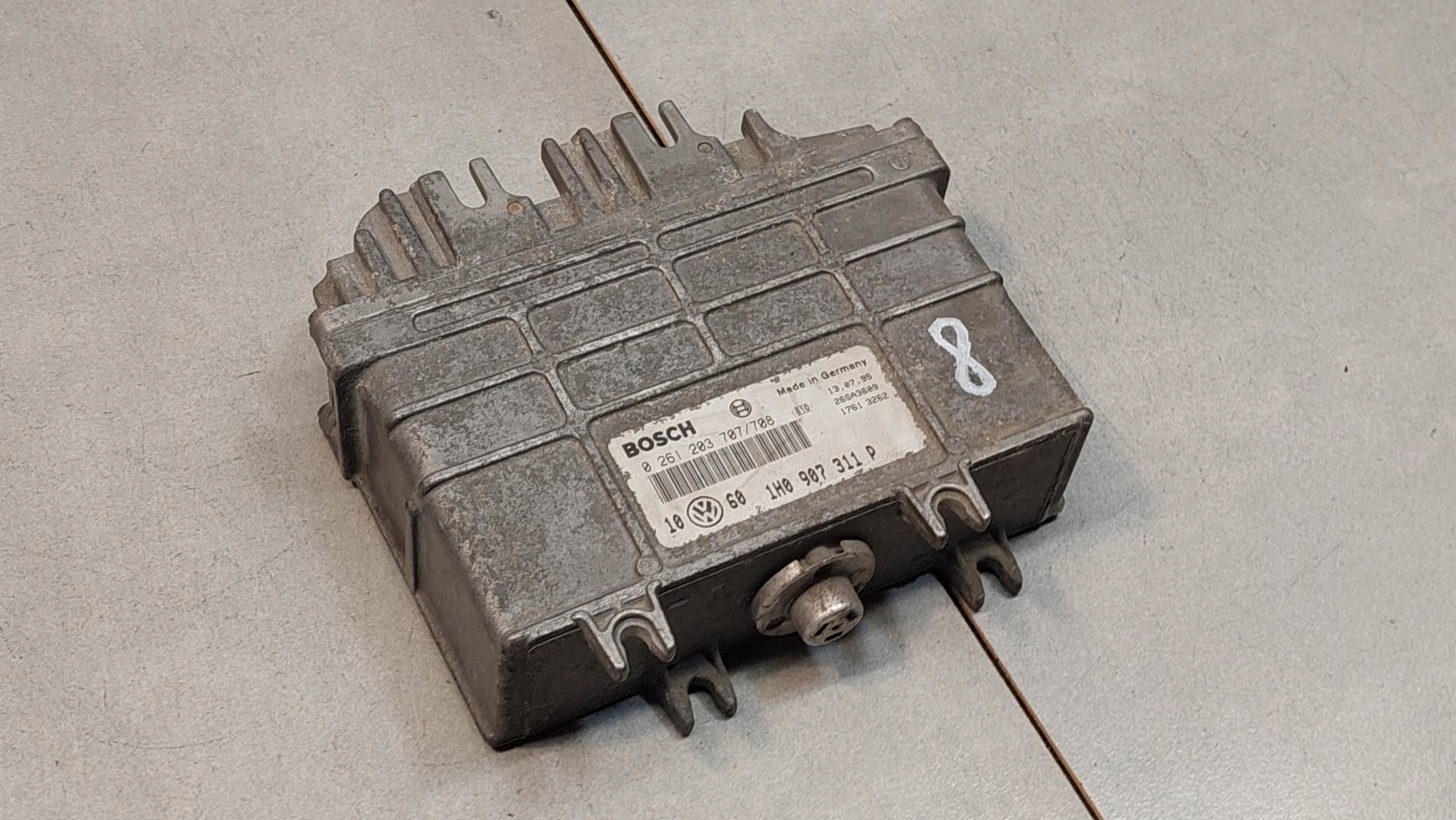 control unit of the engine VW PASSAT B4 1.8 1H0907311P