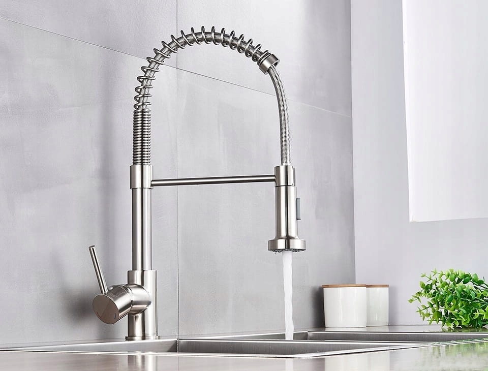 Bateria kuchenna Valentina z elastyczną wylewką Kod producenta Valentina Chrom