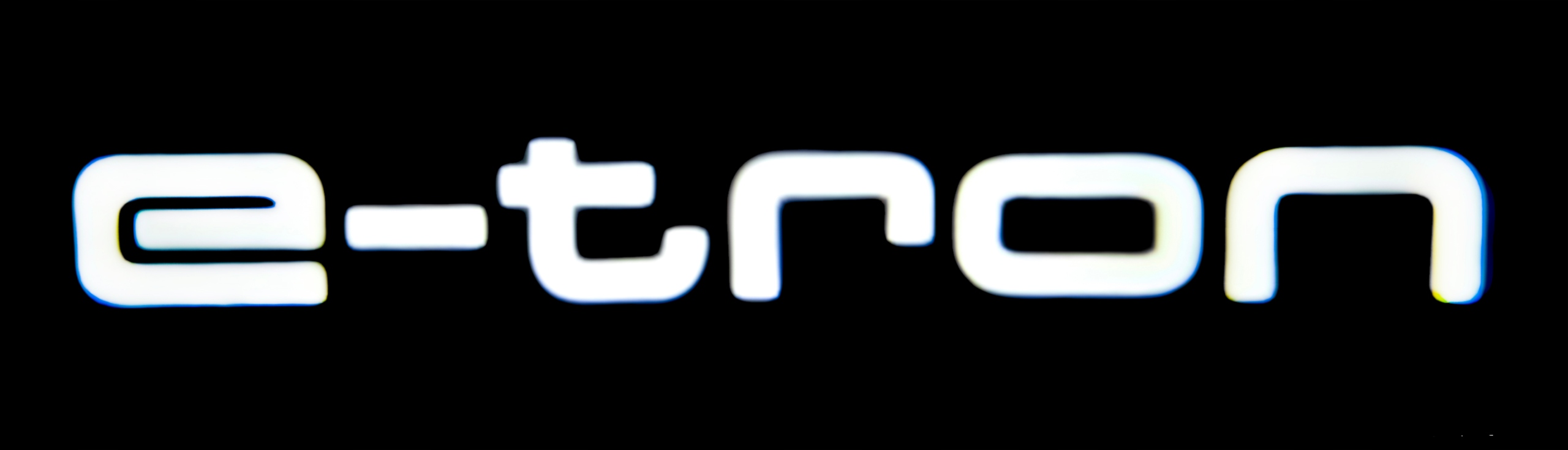 LED Projektor LOGO Audi e-tron GT RS etron F8 lampka drzwi hologram HD+ Producent LEDprojektor