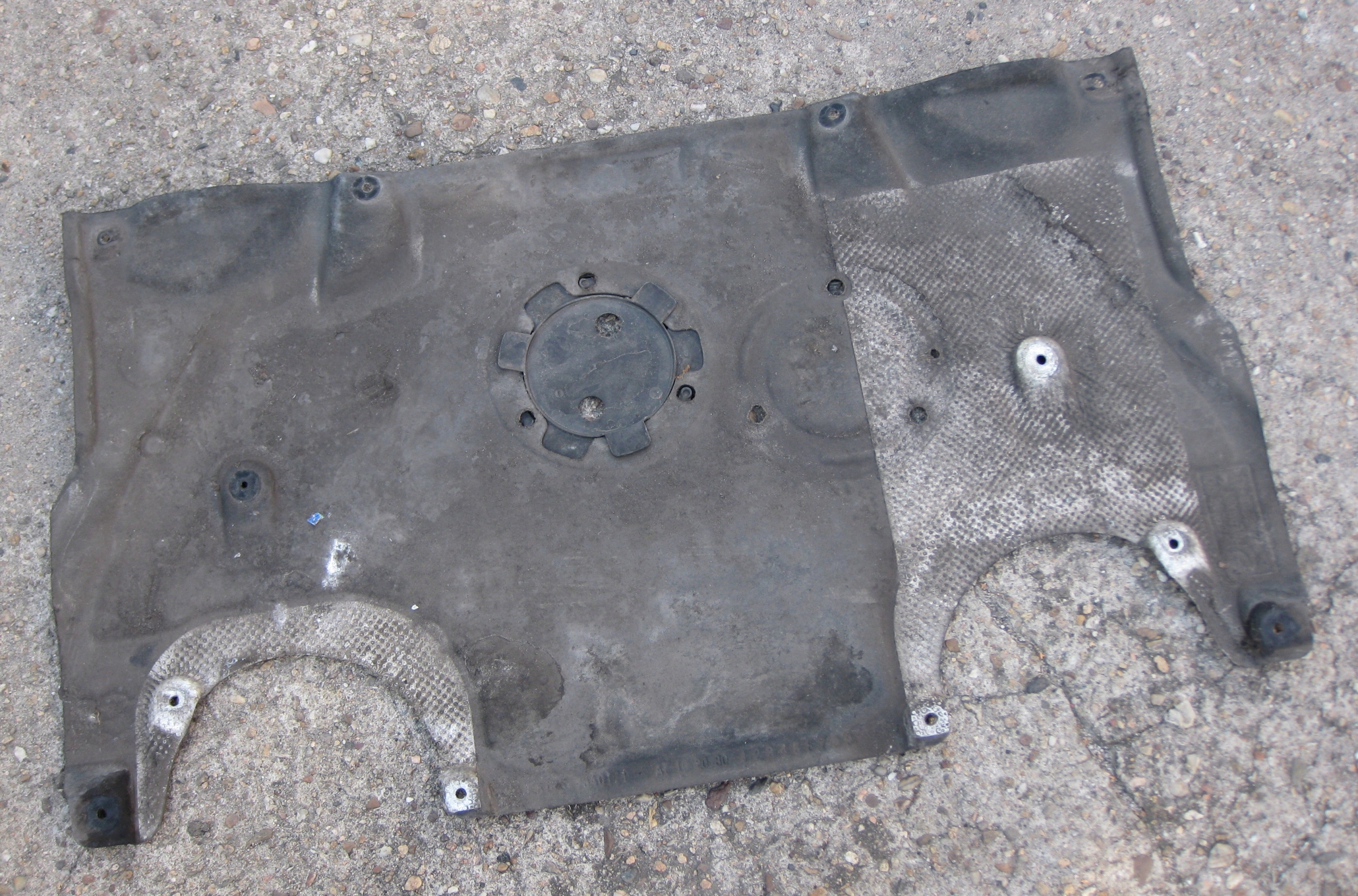 BMW 5 G30 3.0D 19R cover below engine rear