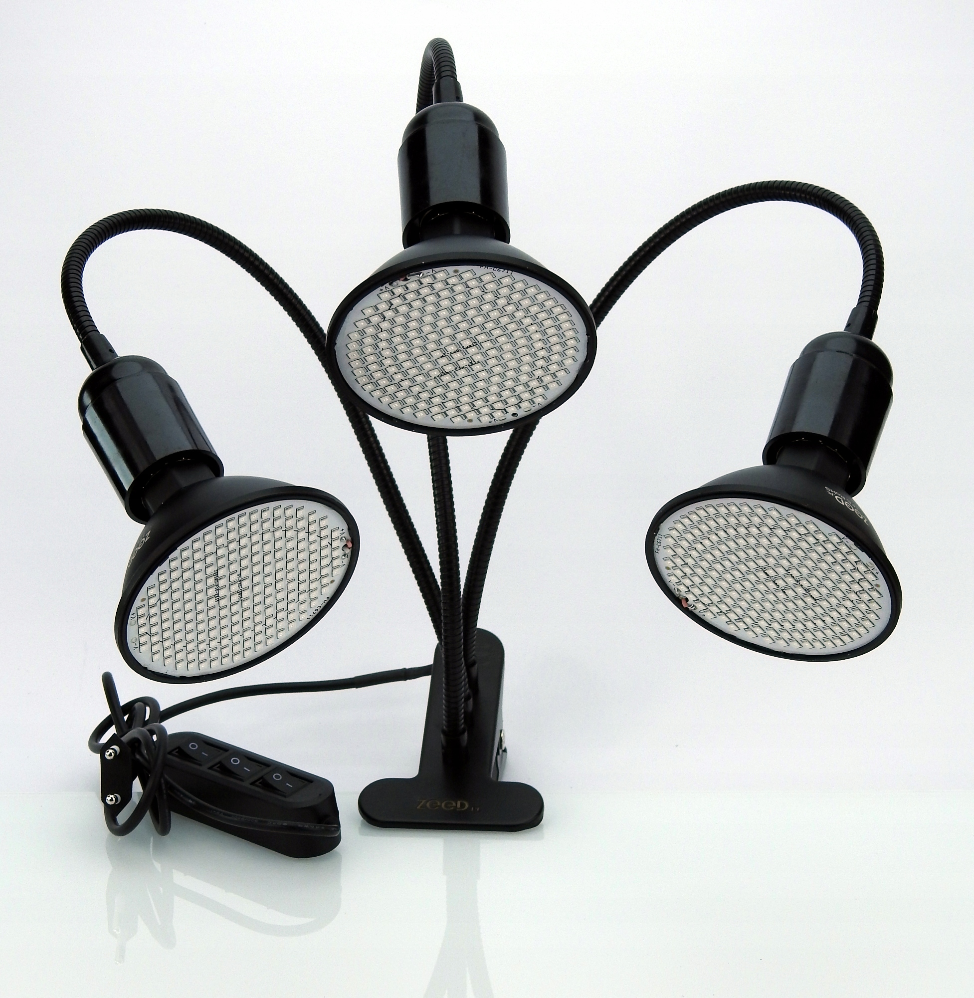 

Zestaw Żarówka 3X 20W Led Grow Kolor Czarna Statyw