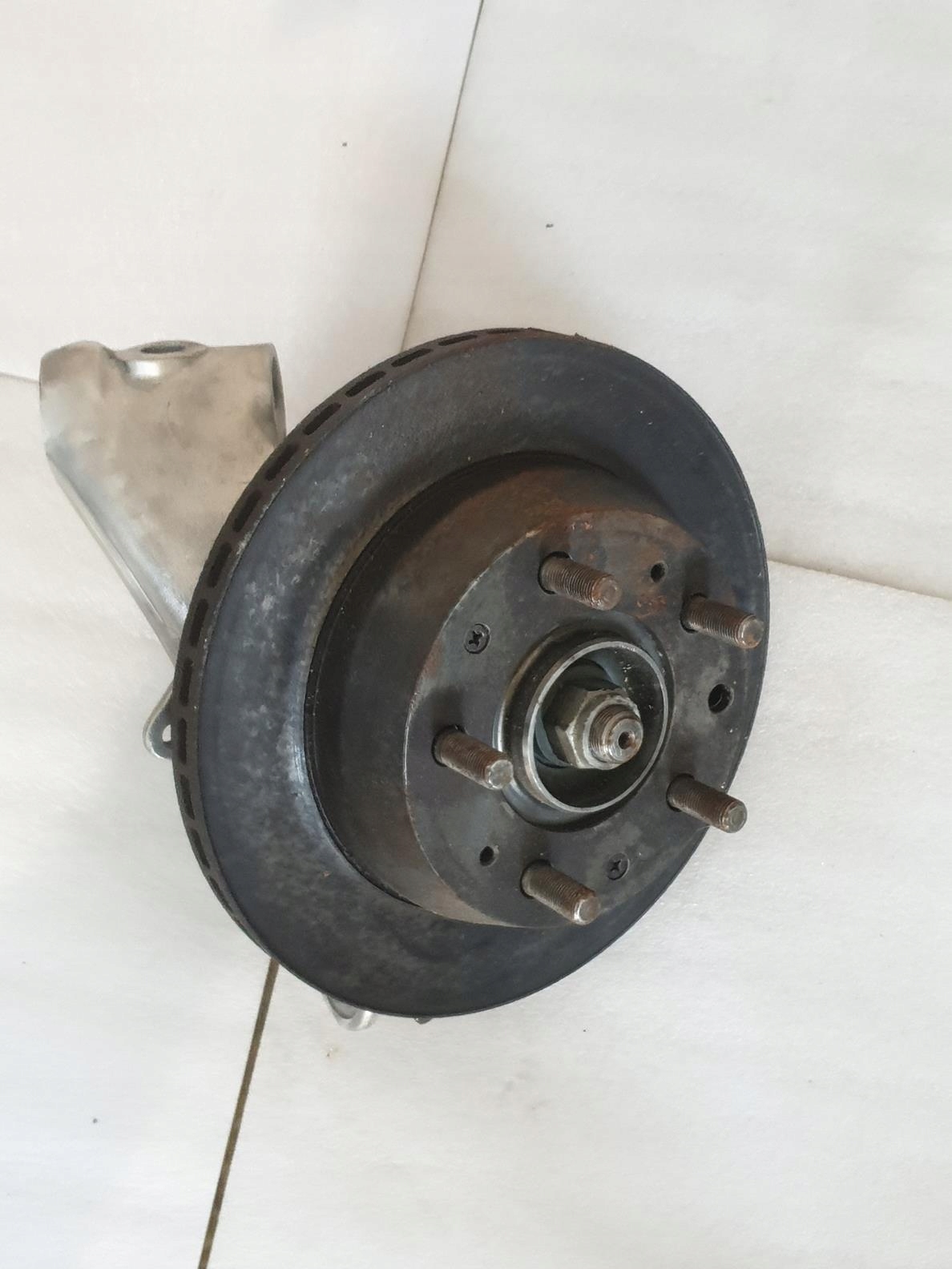 otoč čepu záď levá PORSCHE 928