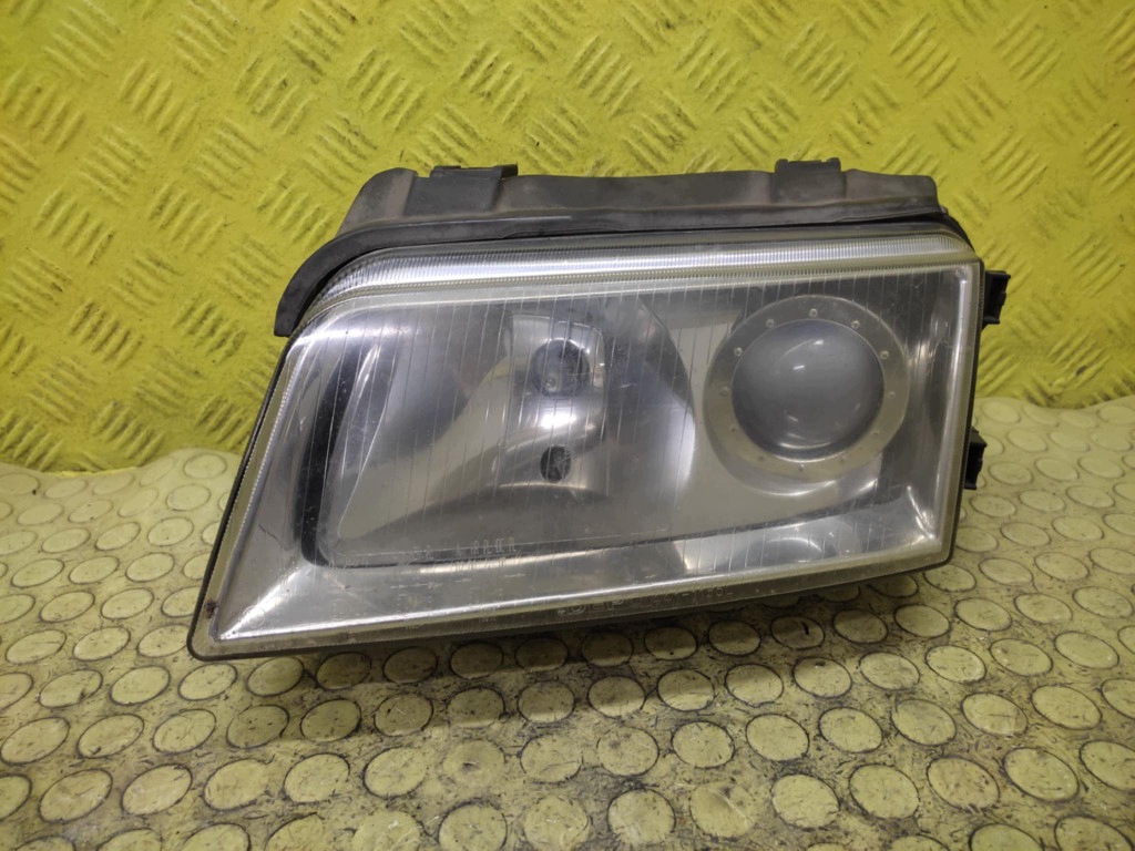 AUDI A4 B5 REFLEKTOR Licht links vorne