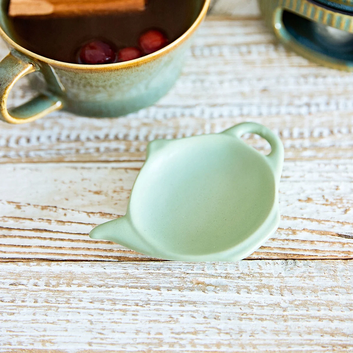 Zestaw spodków LARRA pistacjowych 2szt. HOMLA EAN (GTIN) 5904183855639