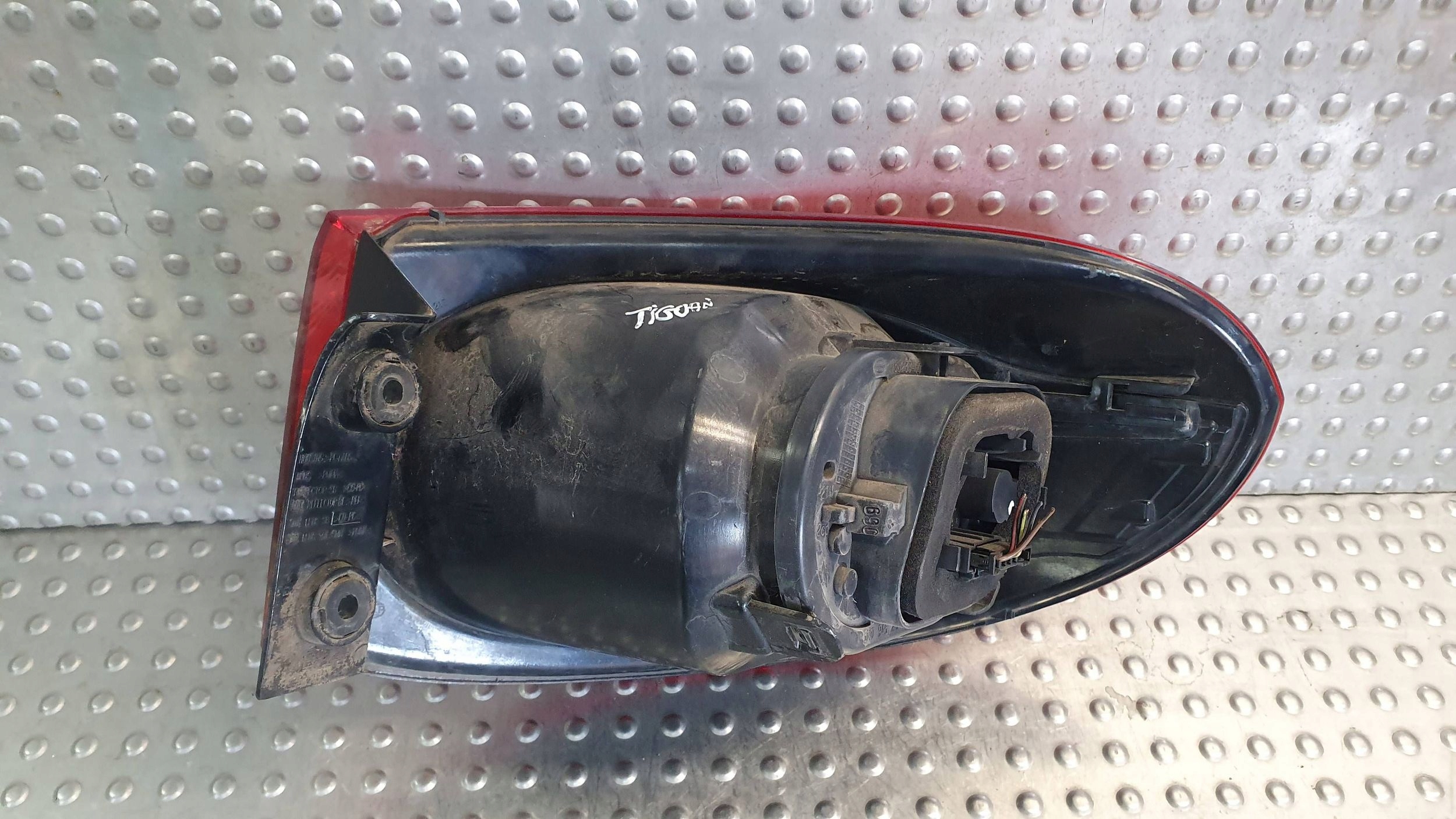 light rear part left VW TIGUAN and 07- 5N0945095H
