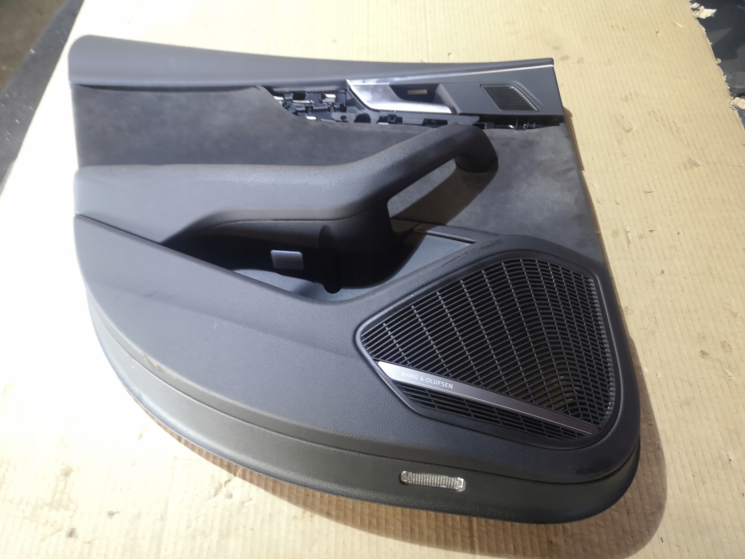 8W8867488 8W8867487 - Бекон двери BANG OLUFSEN AUDI RS5 S5 A5 19R