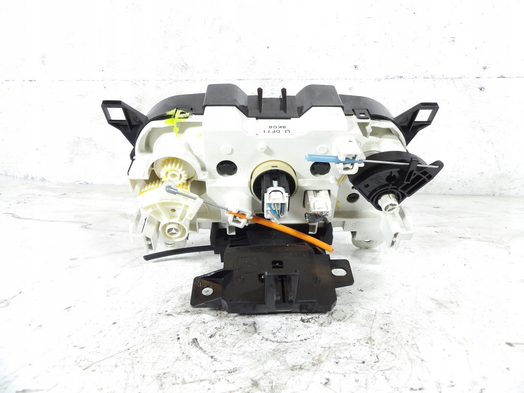MAZDA 2 PANEL rešetka ventilacije UDF718K06