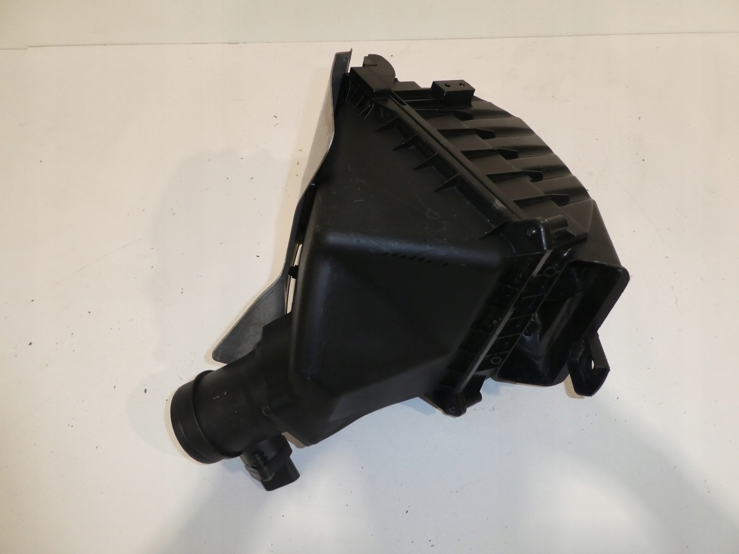 luftfiltergehäuse AUDI A4 B6 2.0 06B133837P