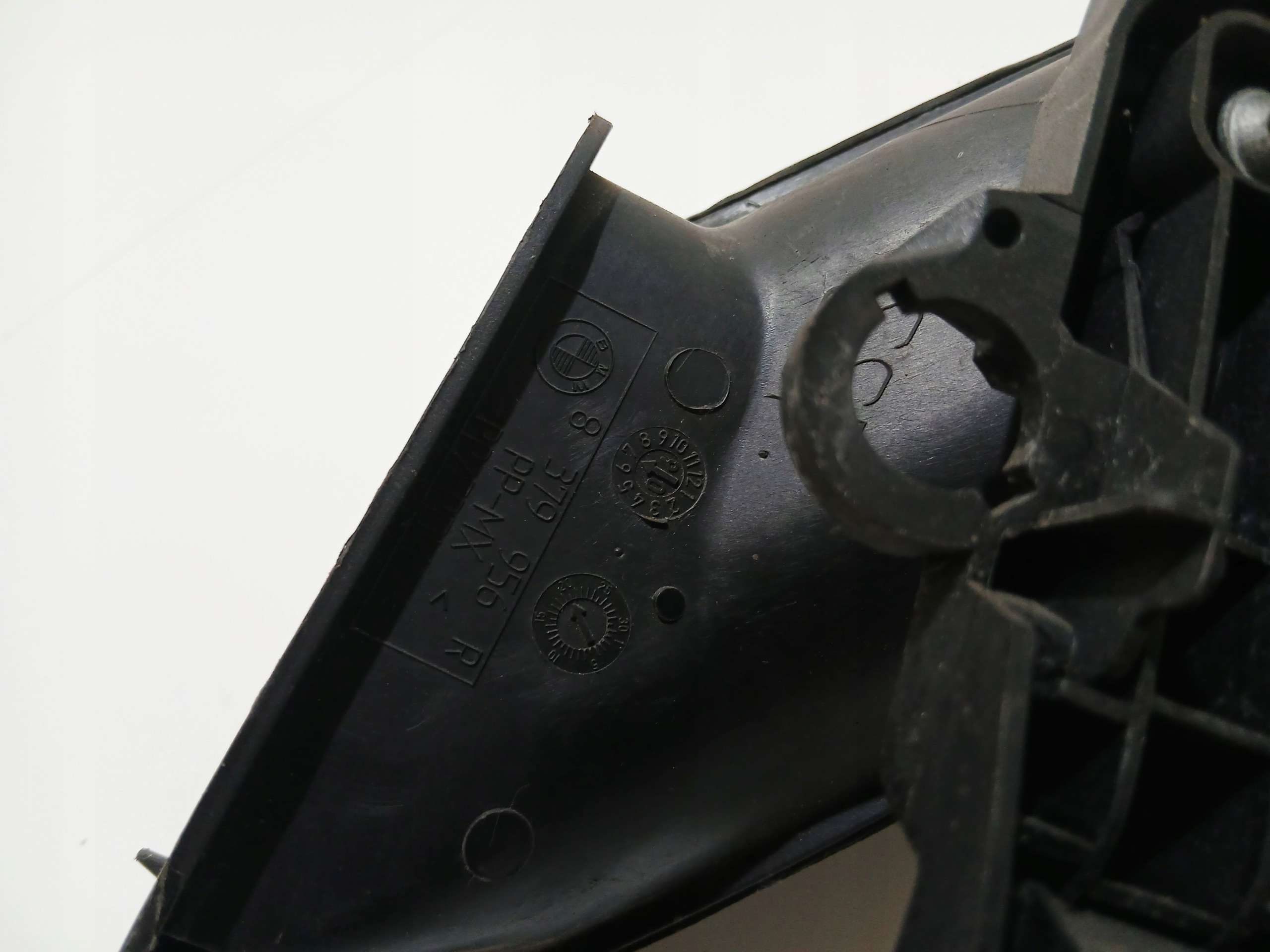 drain air right BMW E65 LCI 8379956