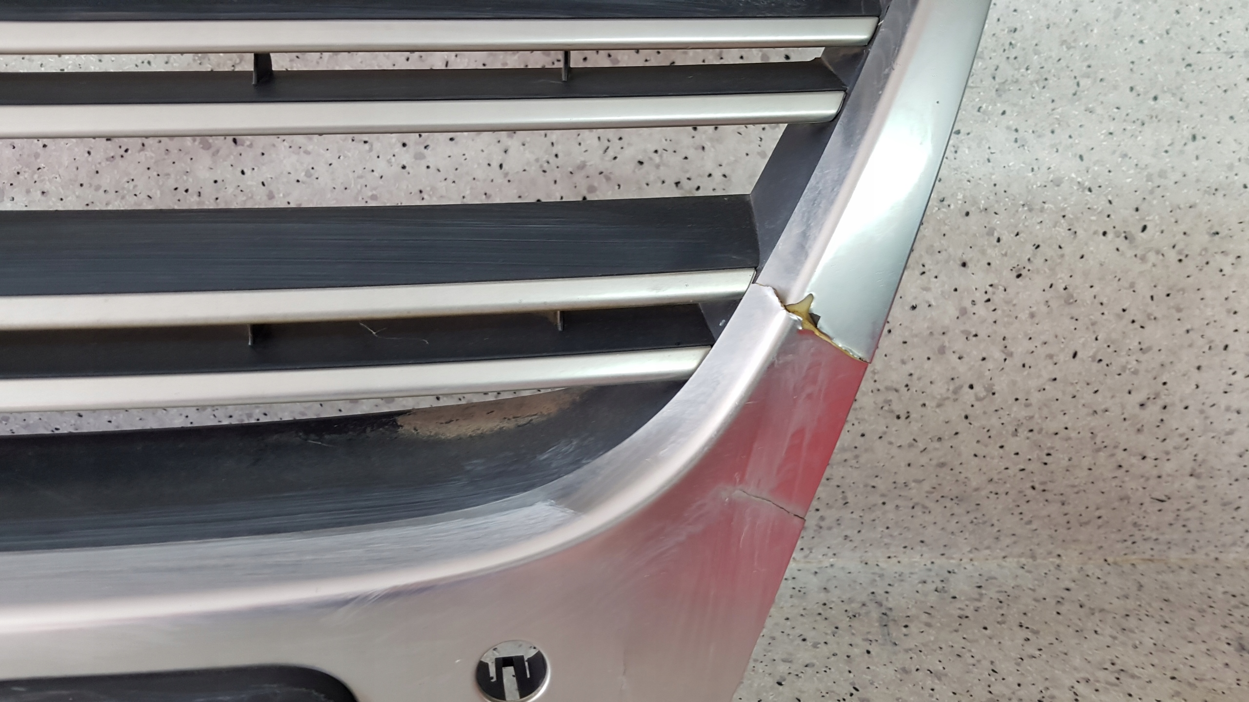 VW PASSAT B6 3C0 R-LINE 2005 - GRILL GRILL 2017