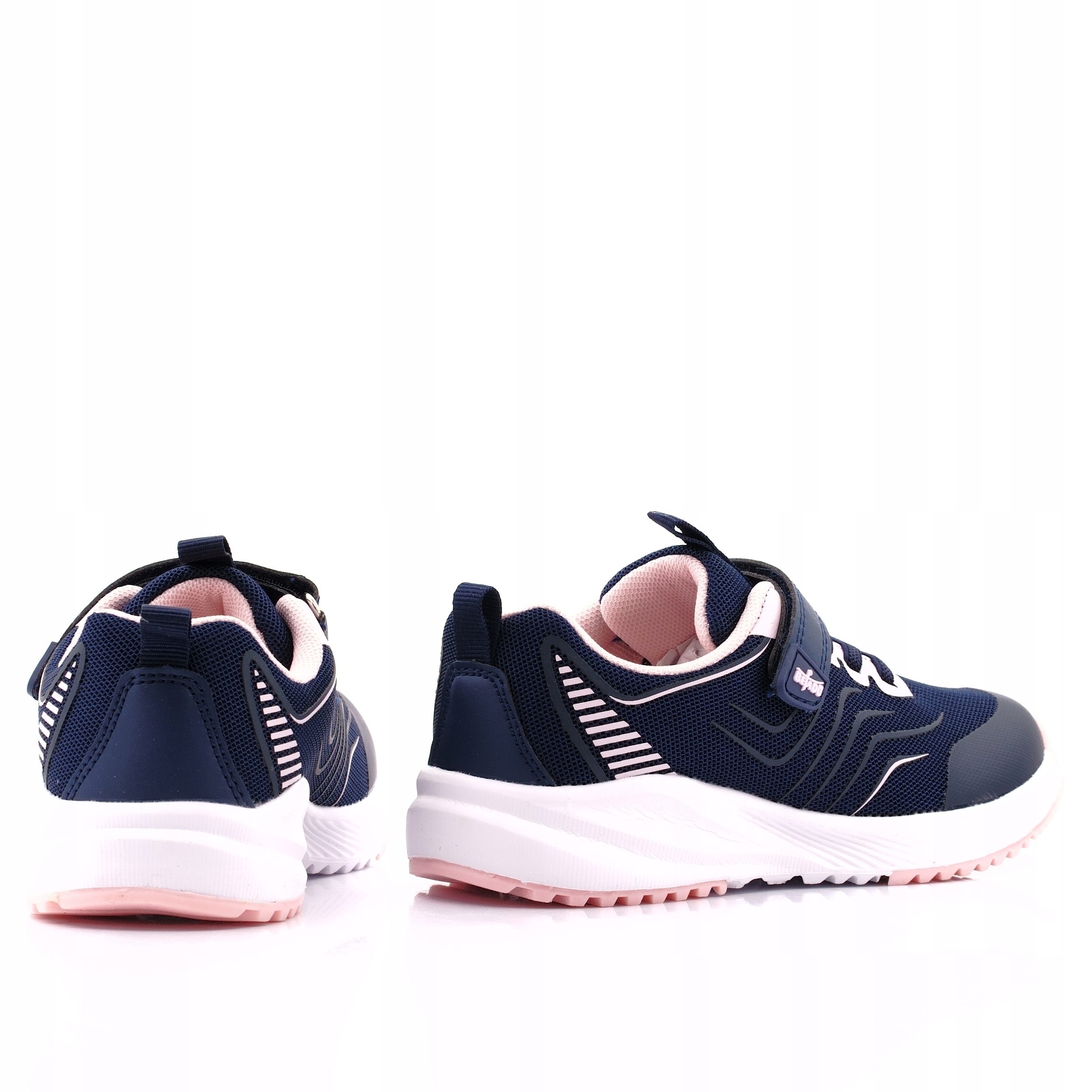 BEFADO ADIDASY OBUWIE DZIECIĘCE BUTY SPORTOWE 516X209 27 Bohater brak