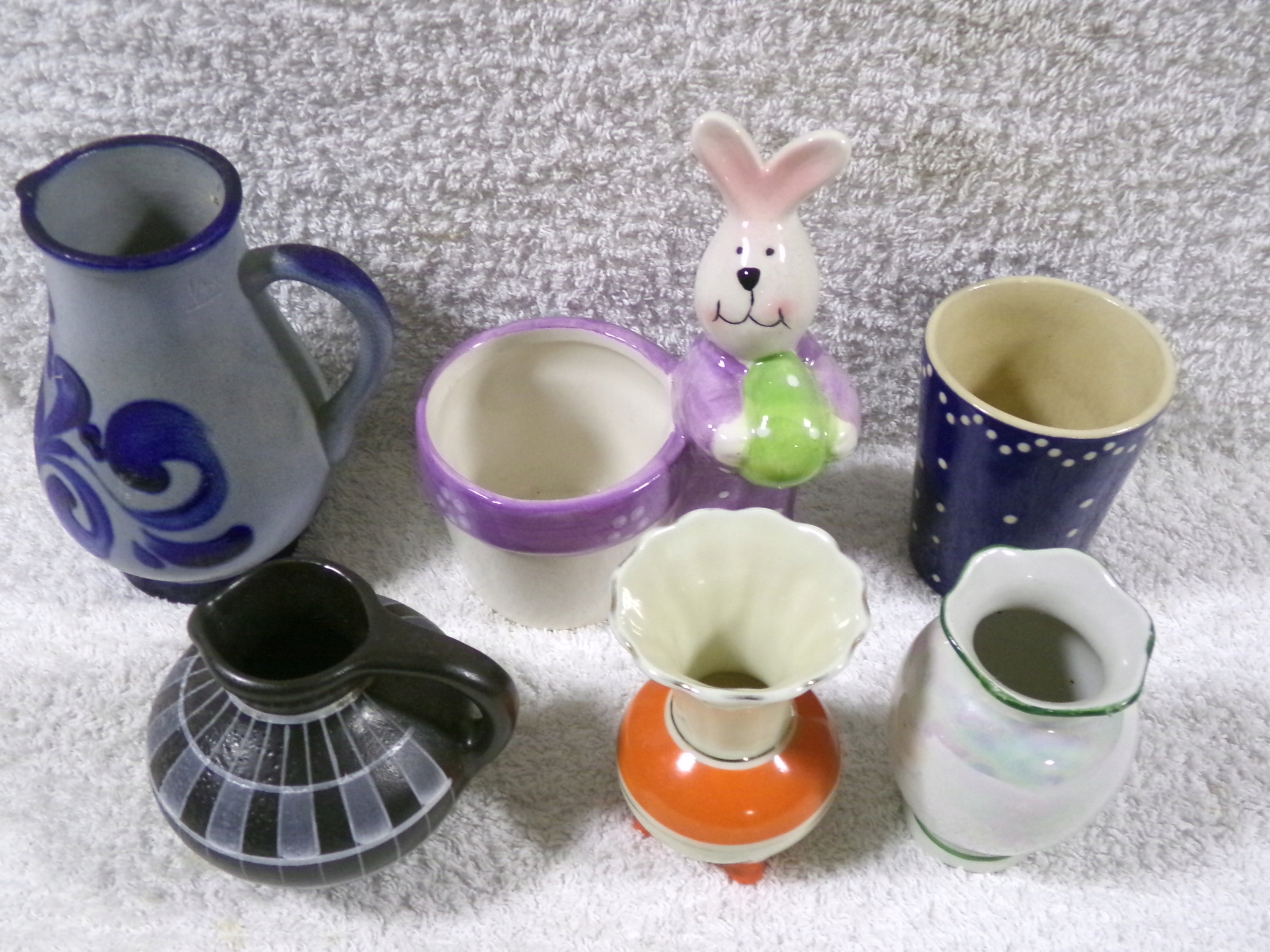 ZESTAW RÓŻNYCH RZECZY Z PORCELANY I CERAMIKI