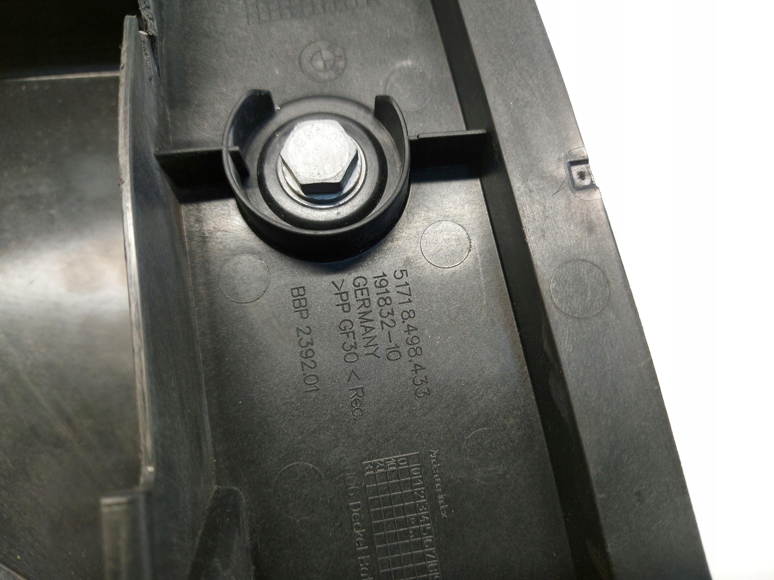 BMW U06 200i držák obal akumulátoru 8498433