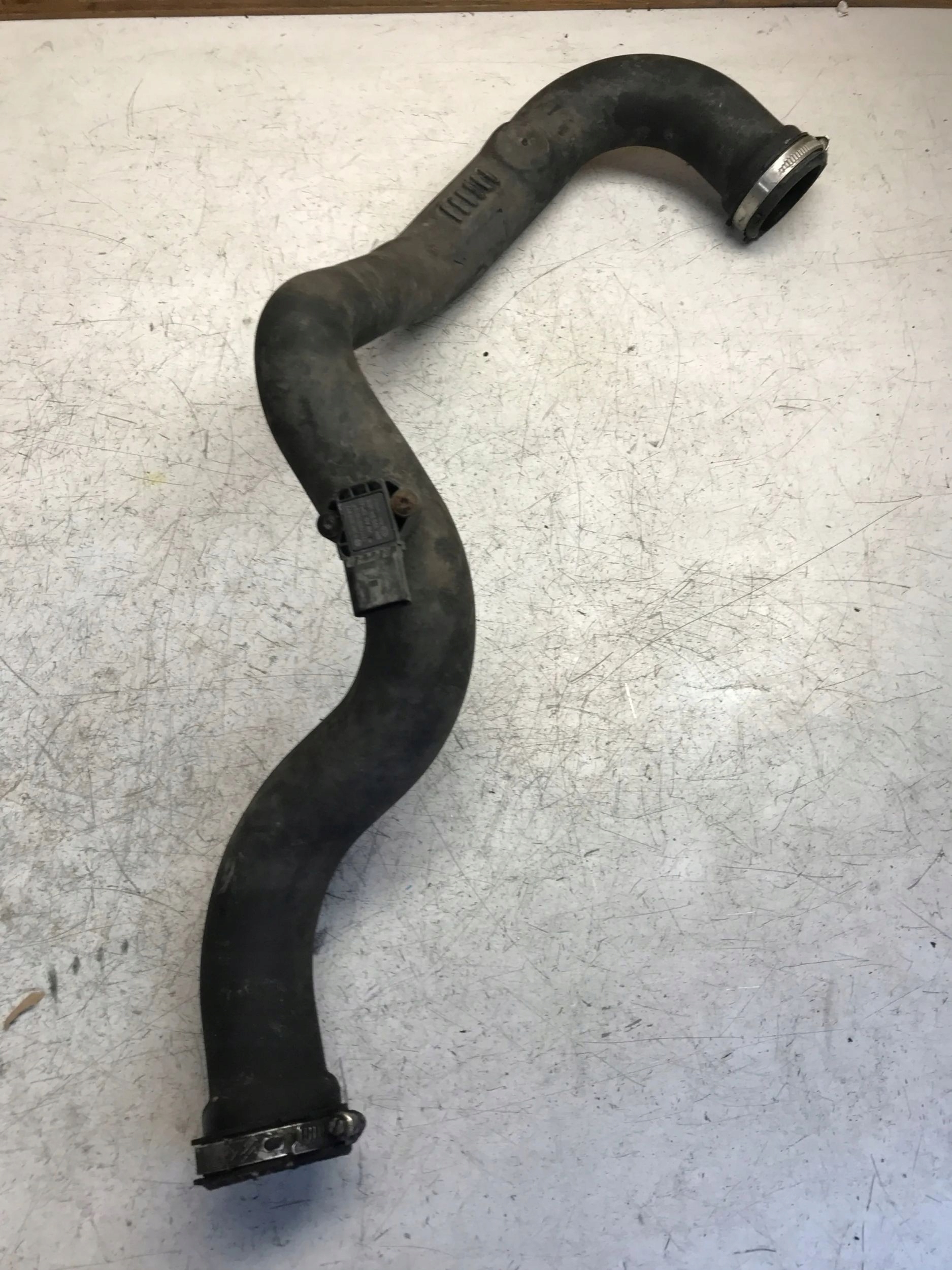 rohr Schlauch intercooler AUDI A4 B8 LIFT 8K0145673AL