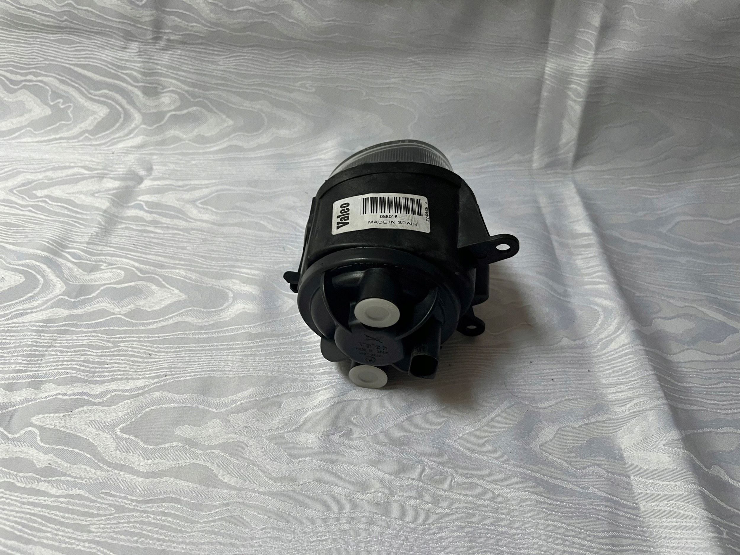 правая противотуманная ГАЛОГЕН Audi S3 99-03 оригинал valeo 8L9941700