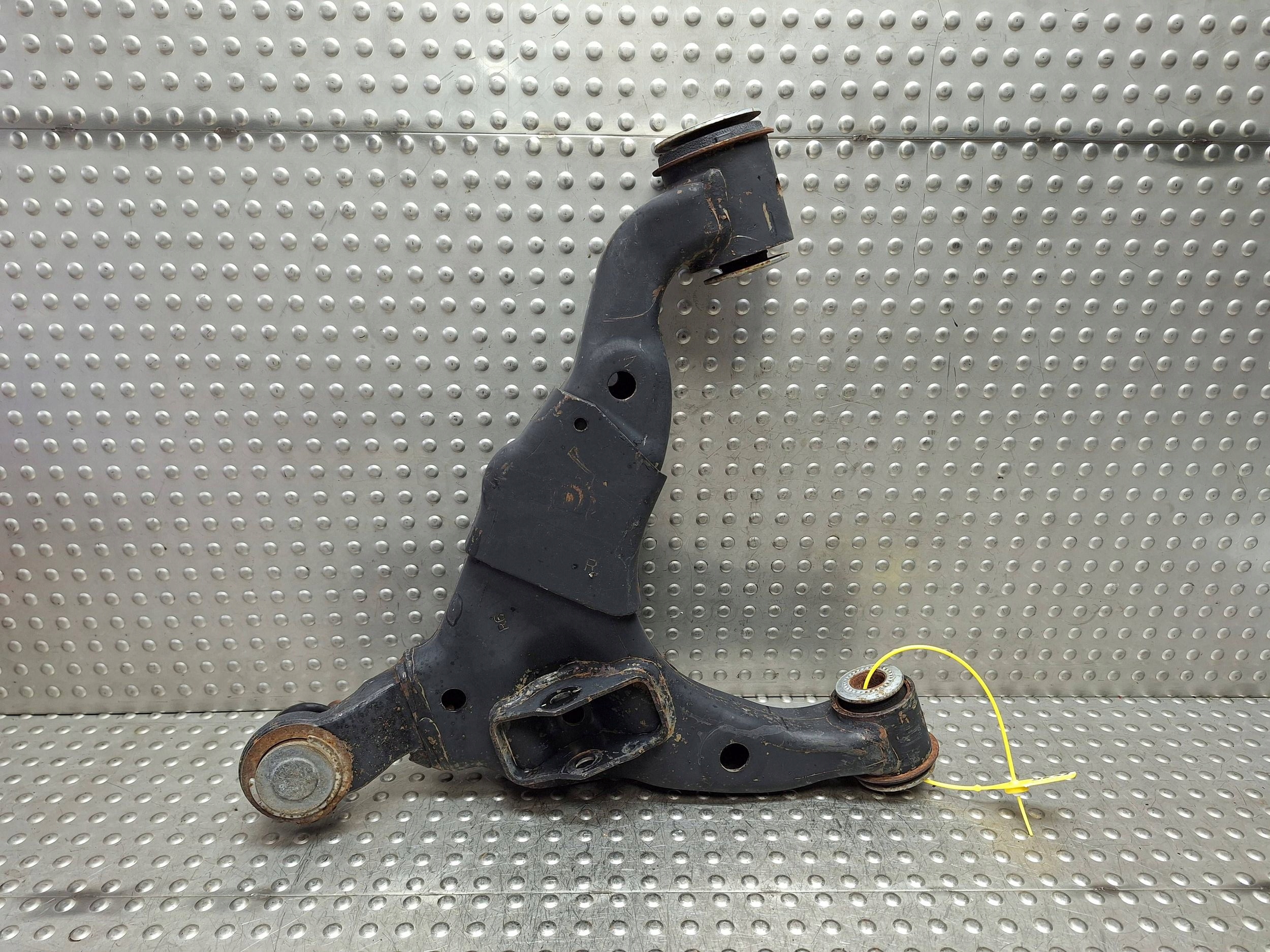 arm right front TOYOTA LAND CRUISER 150 09-13