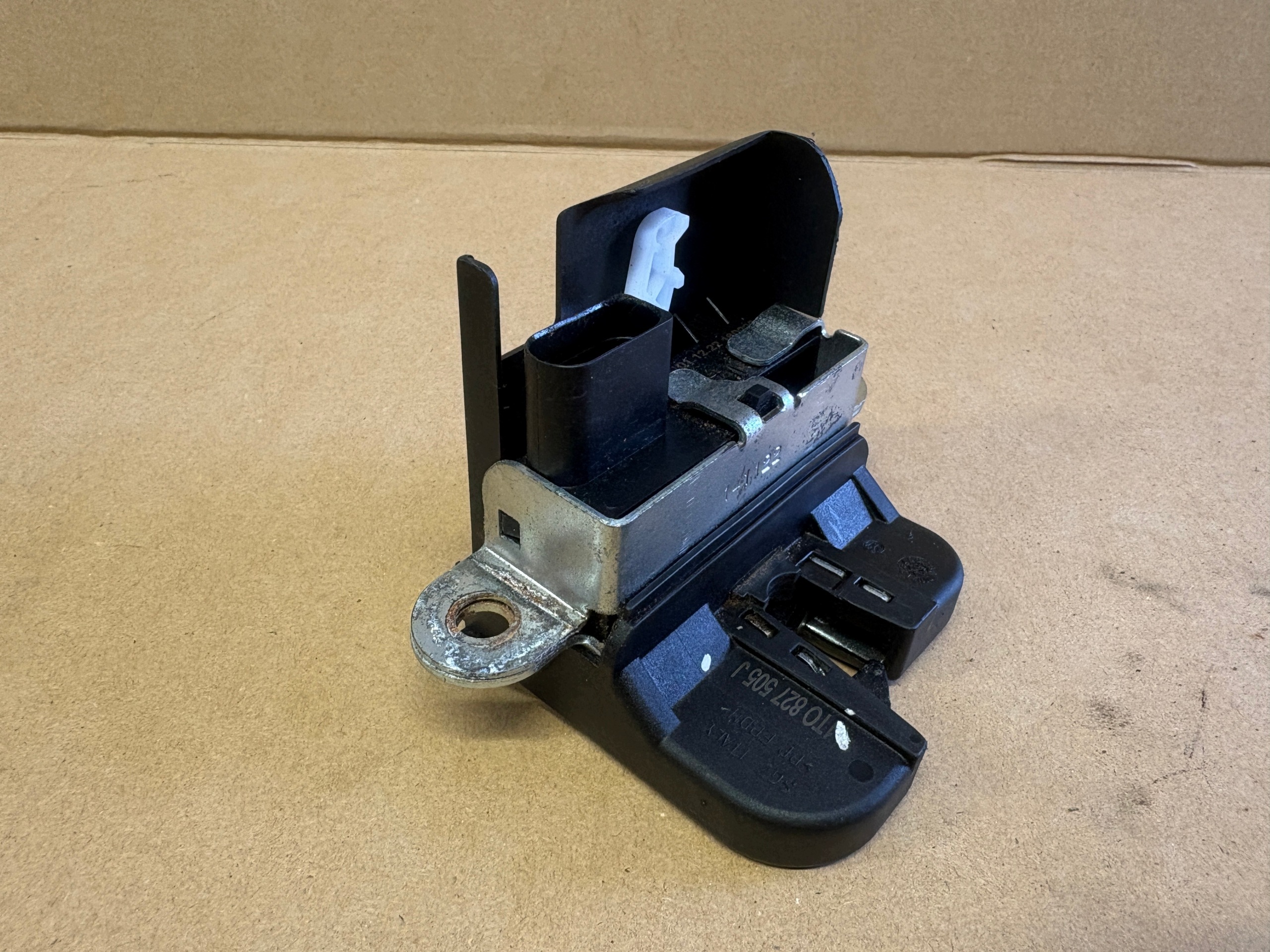 VW GOLF V lock bonnet boot 1T0827505J 4 PIN