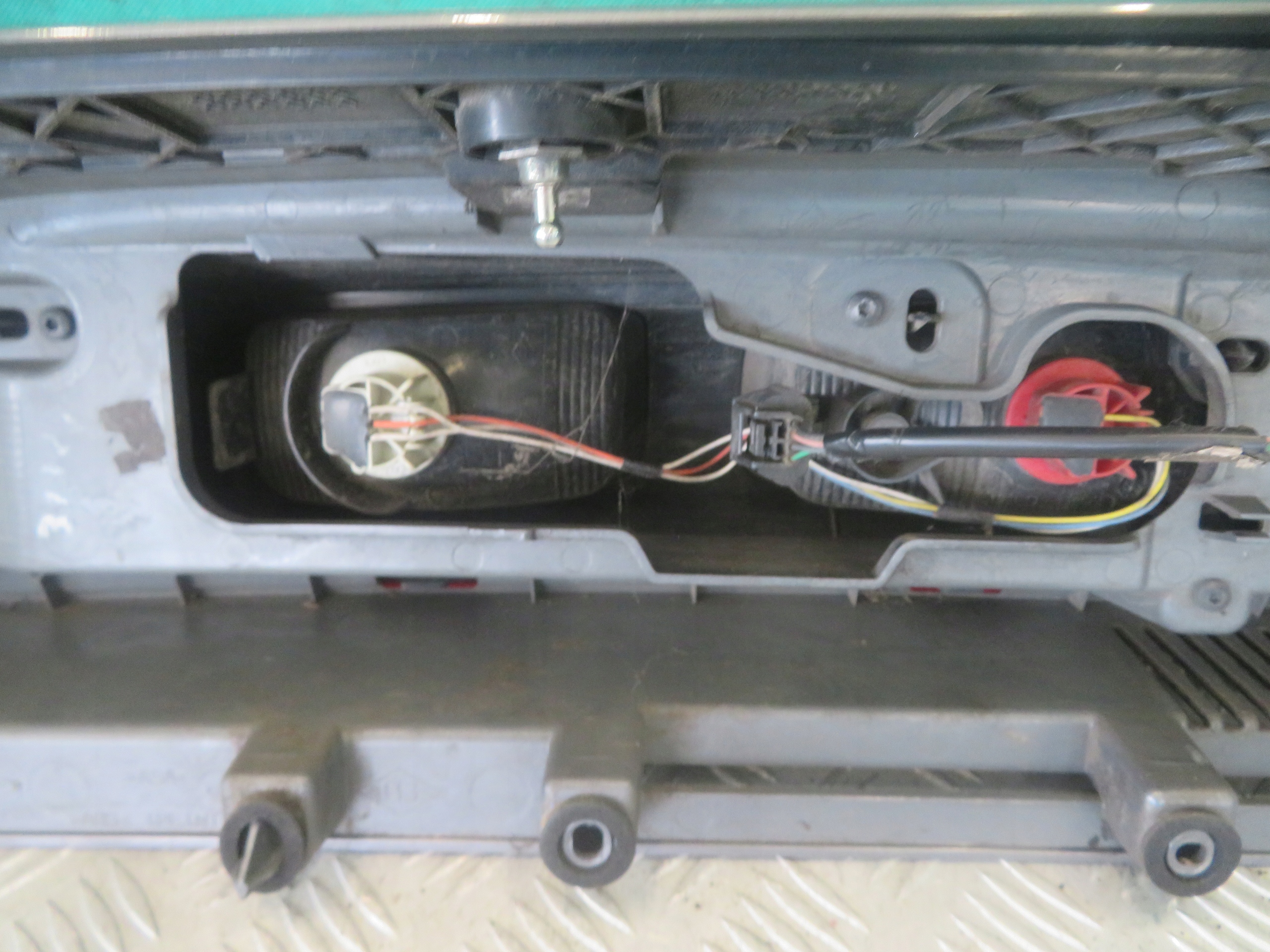 light right rear part OPEL VIVARO RENAULT TRAFIC 19R 265A66524R