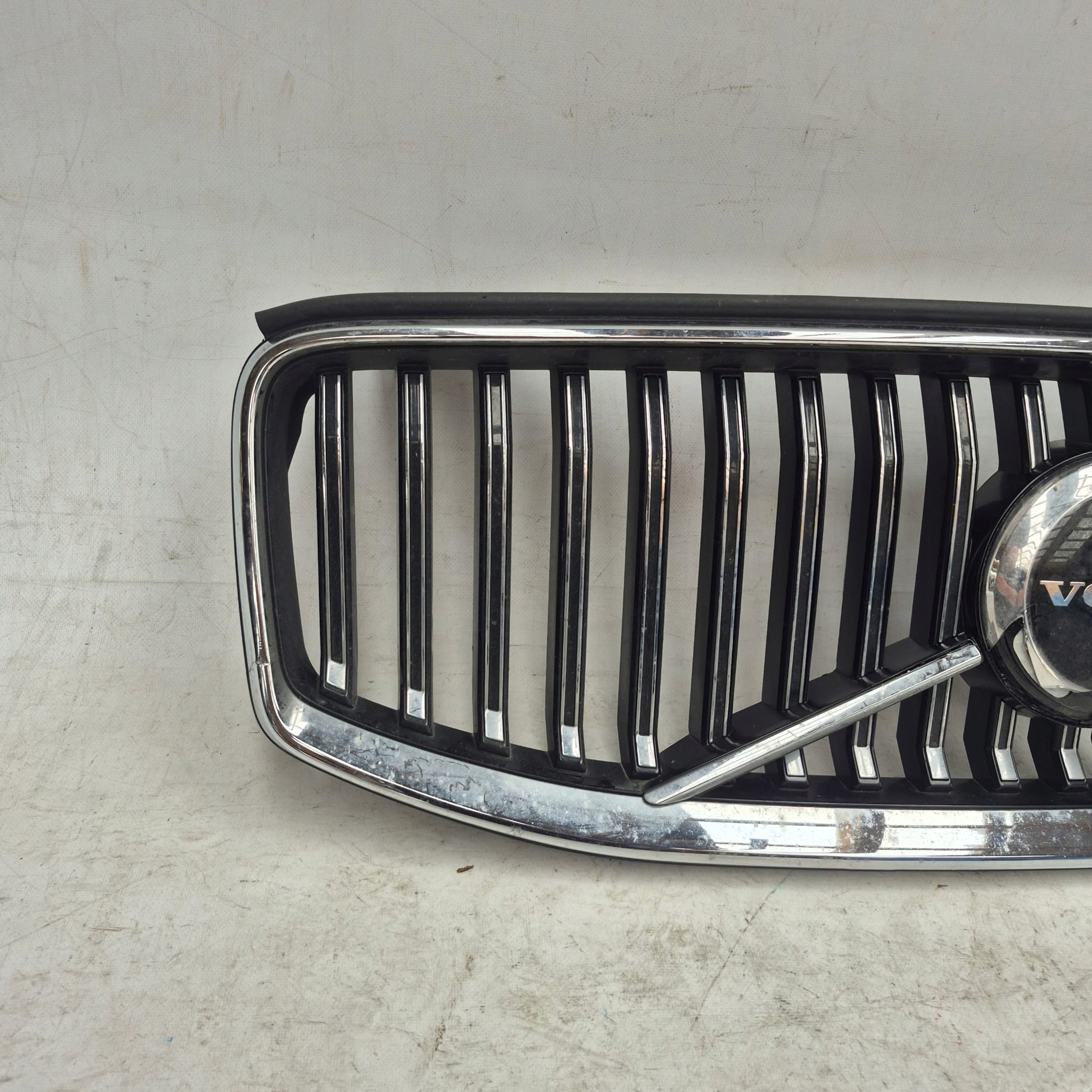 VOLVO XC60 II 2 LIFT 21-> grill grille radiator