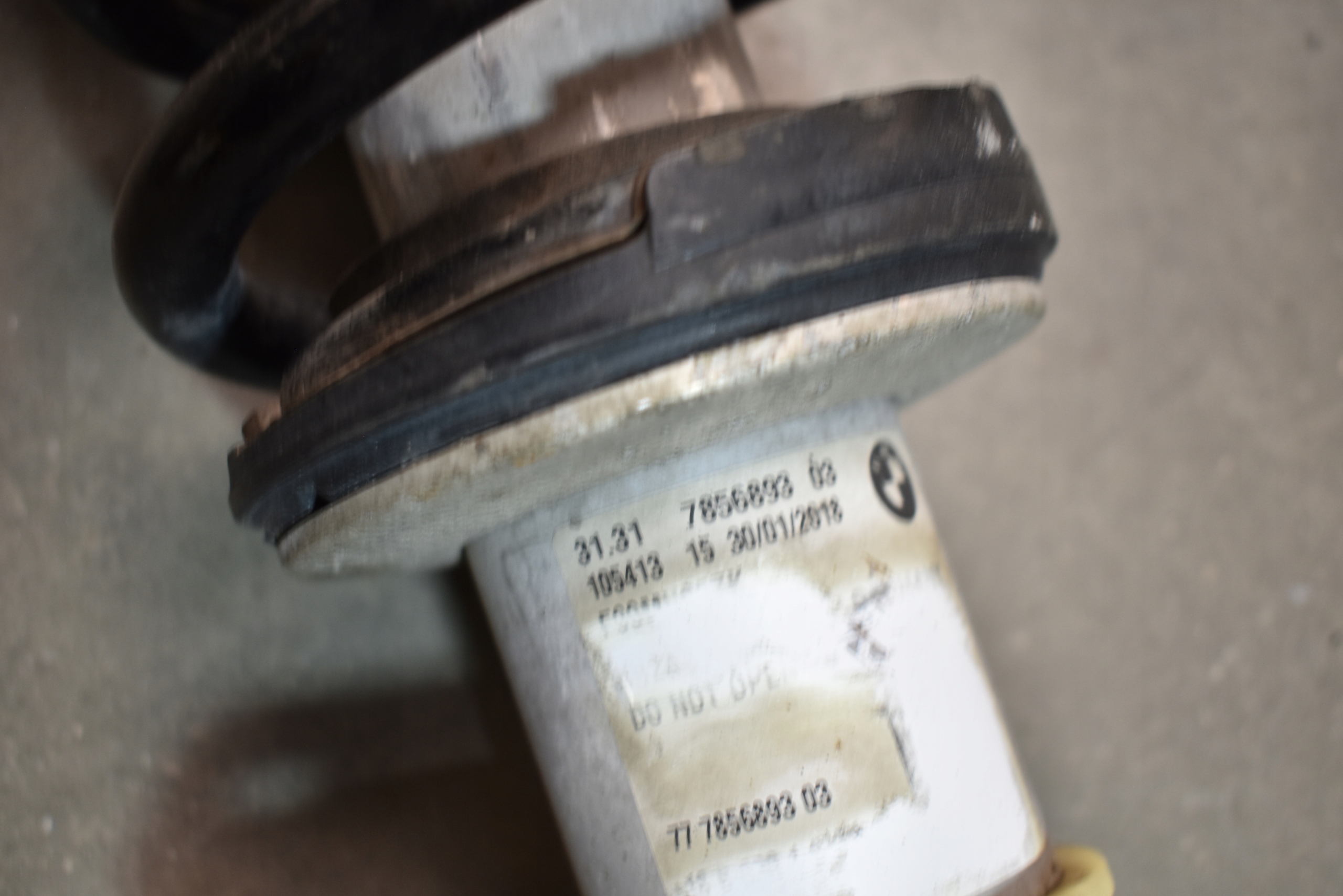 perfect condition shock absorber front front left EDC BMW F90 1
