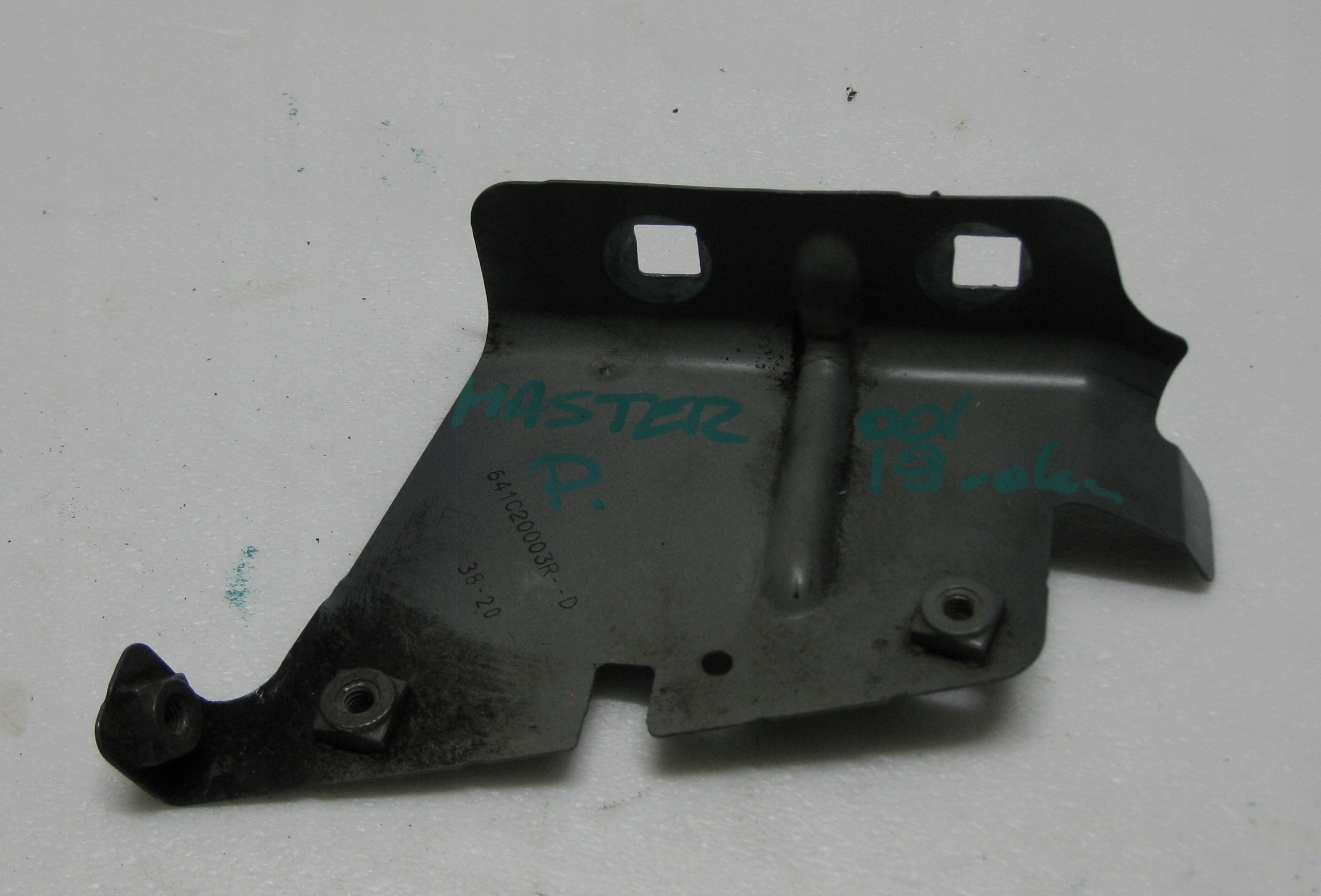 RENAULT MASTER III LIFT staffa parafango destra anteriore 641C20003R