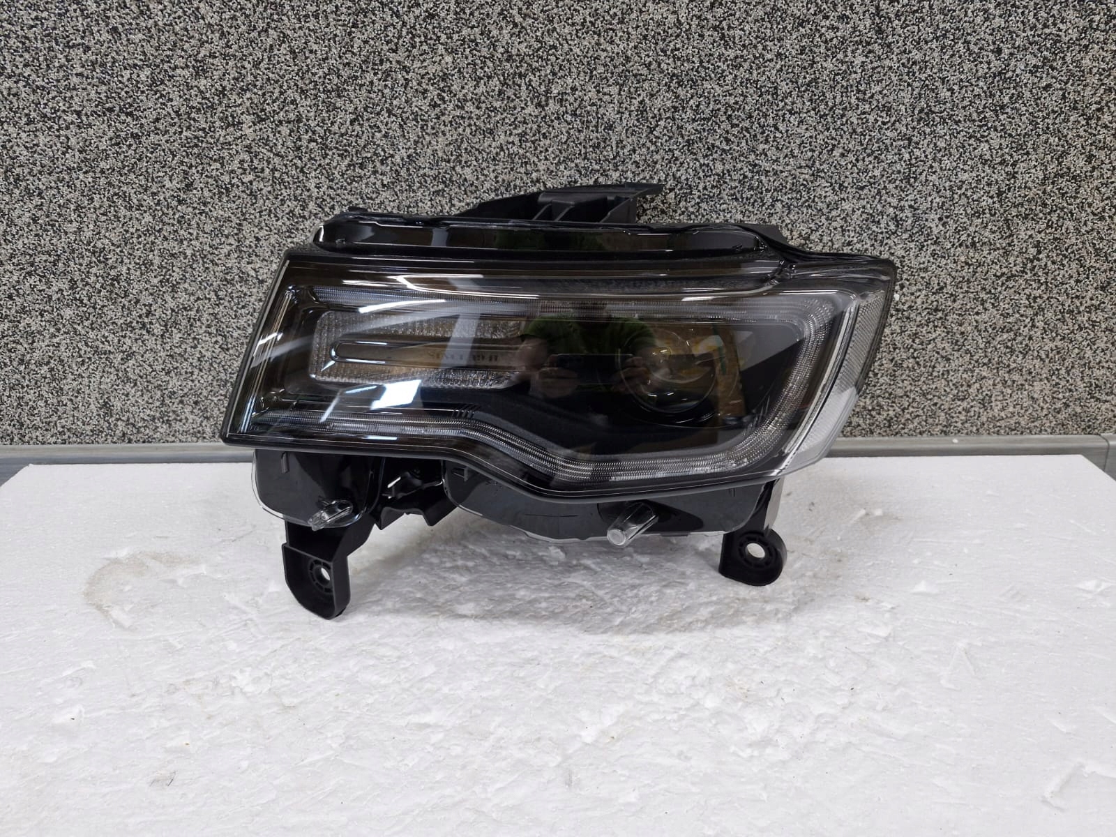 light left Jeep Cherokee WK2 SRT black Bi Xenon Led AFS Skretna