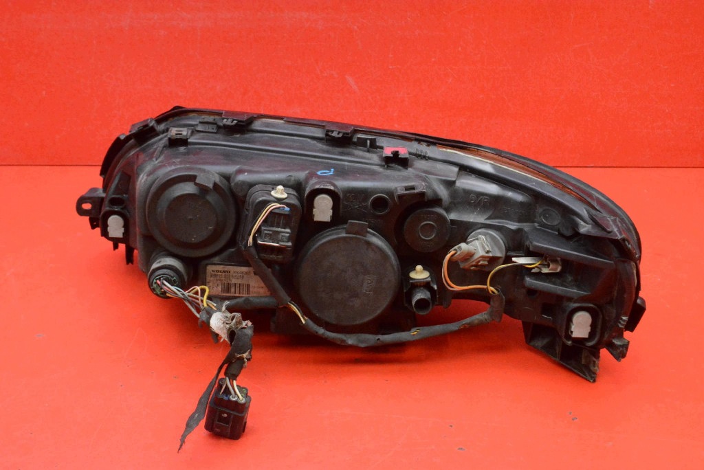 REFLEKTOR right light front EU 30648205 VOLVO S60 1 and LIFT 04-09
