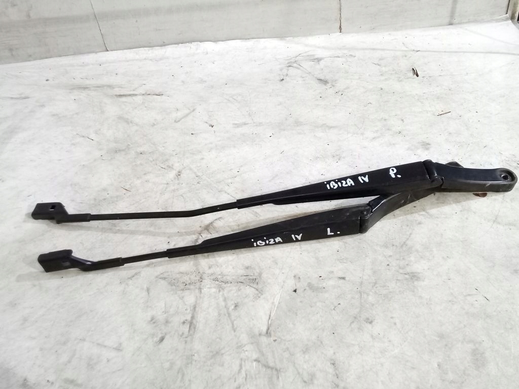 Seat Ibiza IV 4 wiper arms front