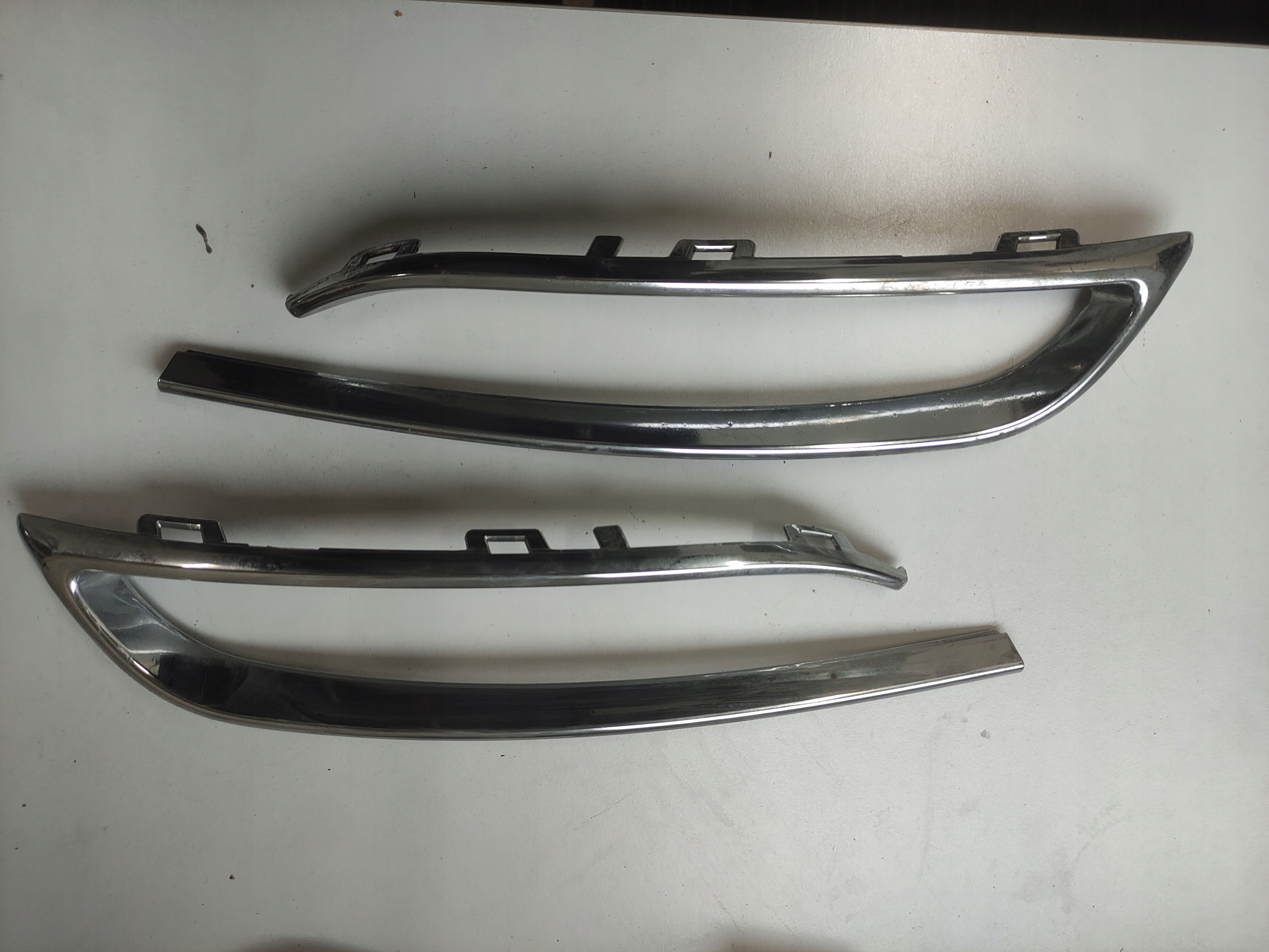 ХРОМИРОВАННАЯ НАКЛАДКА SUPERB III ЗАДНЯЯ ЛЕВАЯ 3V5807833A