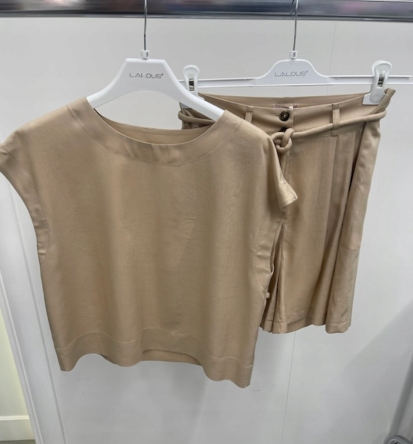 Komplet Béžové šortky+Bluzka Model 0984+1133 velikost L