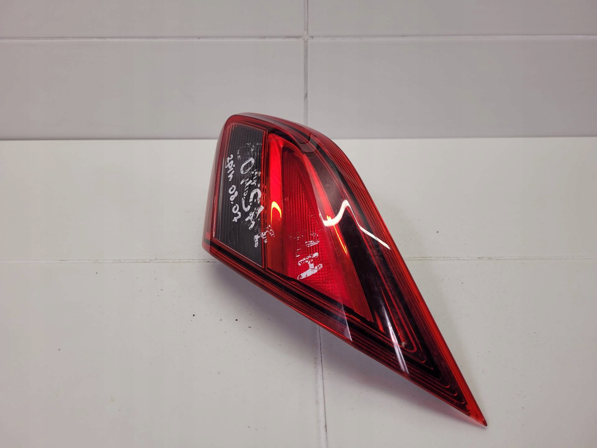 light rear to the bonnet right side Opel Corsa E 2016 39012624