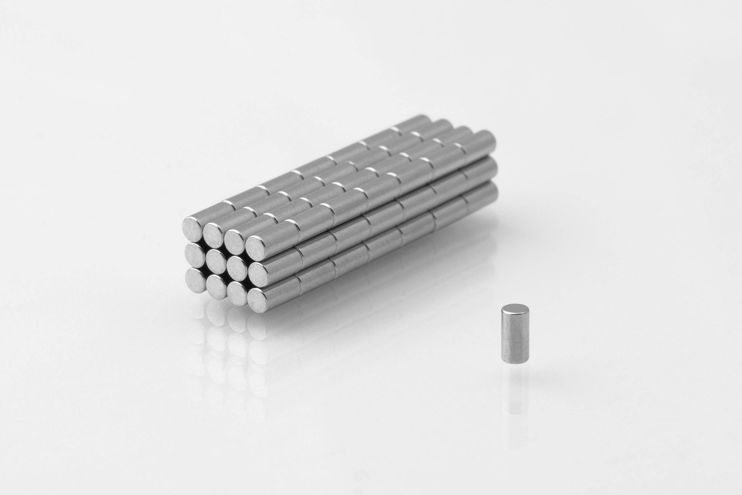 Magnet váleček 2 x 4 mm 100 ks