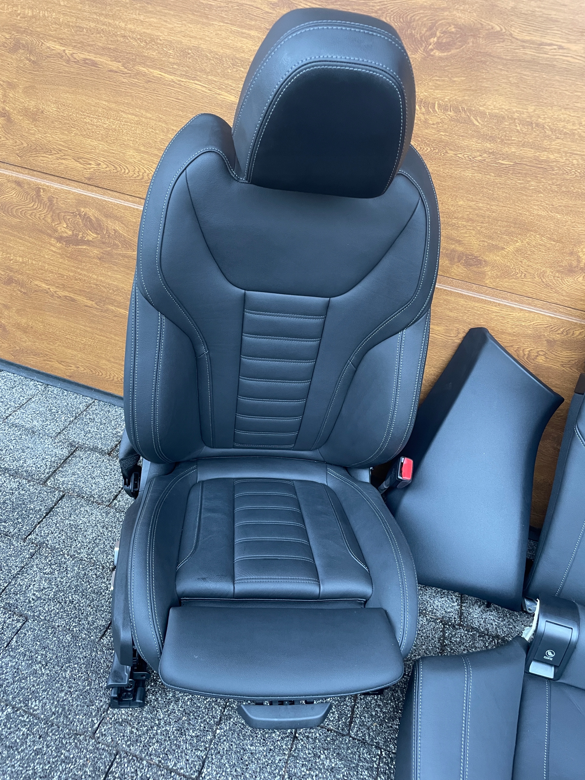 BMW G26 I4 кресла диван бочки обивка