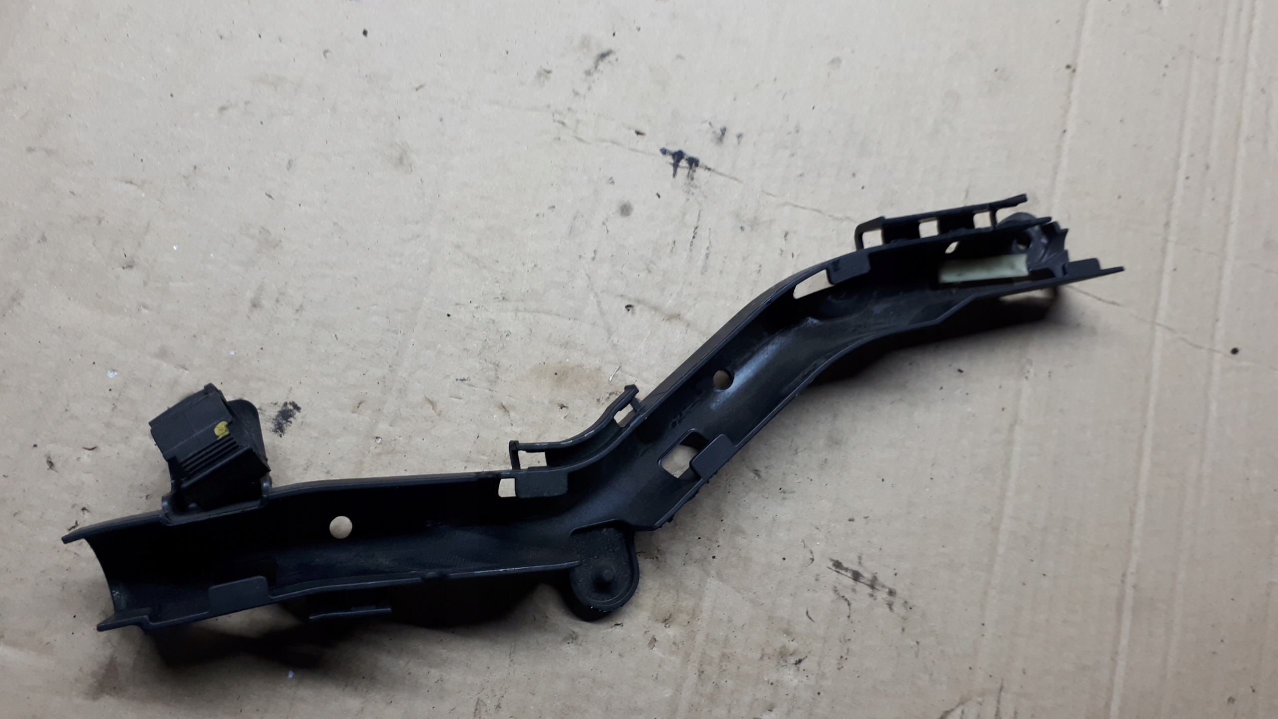 A4 B9 8W экранирование воздуховода 3.0 TDI 059971824G