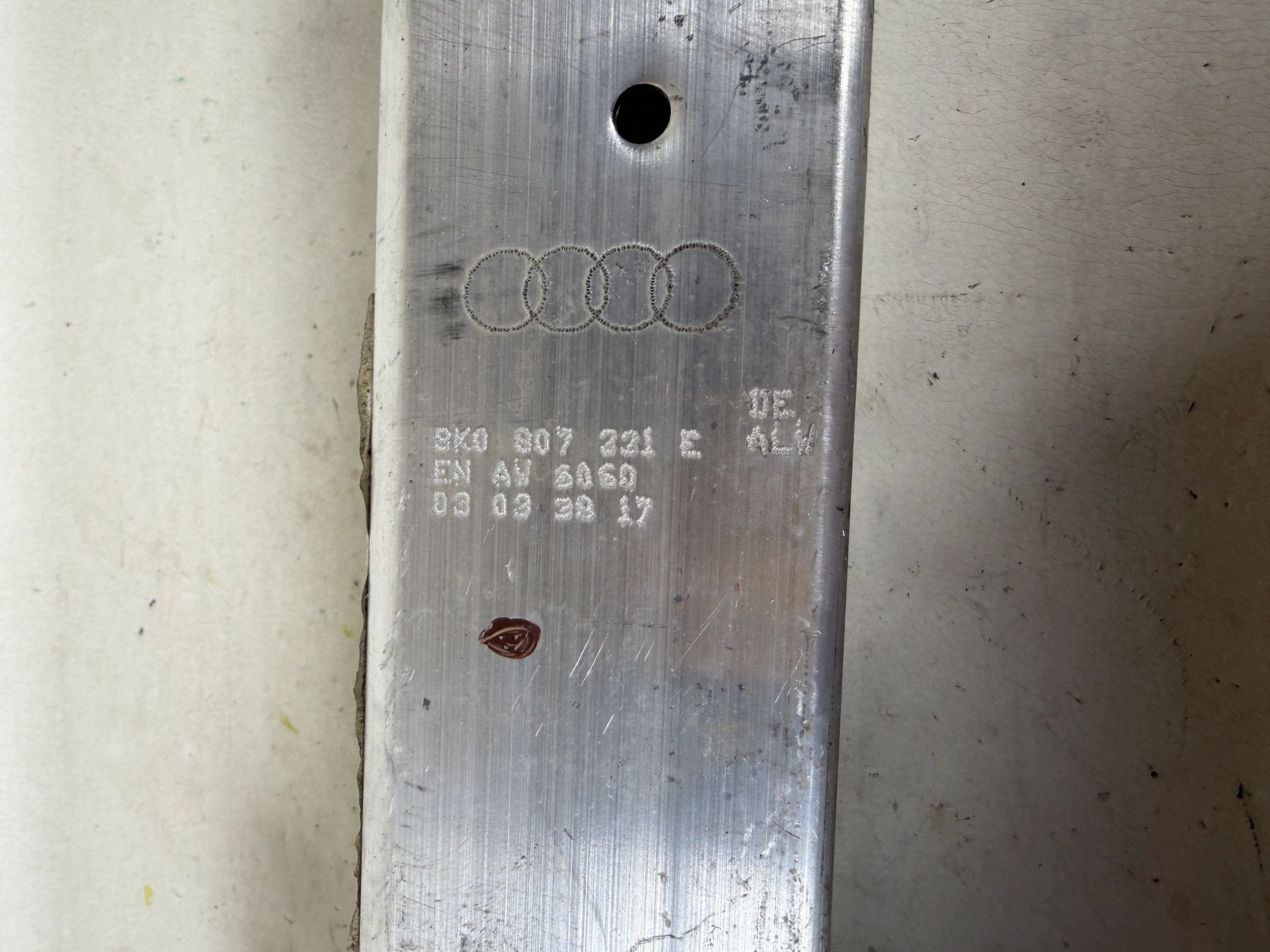 Audi A4 B8 strefa zgniotu far 8K0807331E