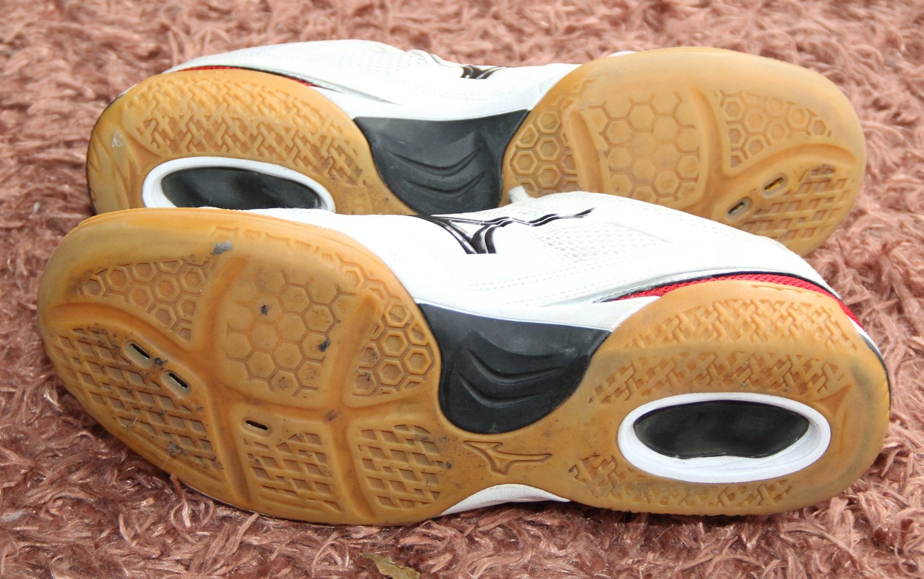 Męskie buty sportowe halowe Mizuno wave medal 4 r. 46 30cm Wysokość niskie