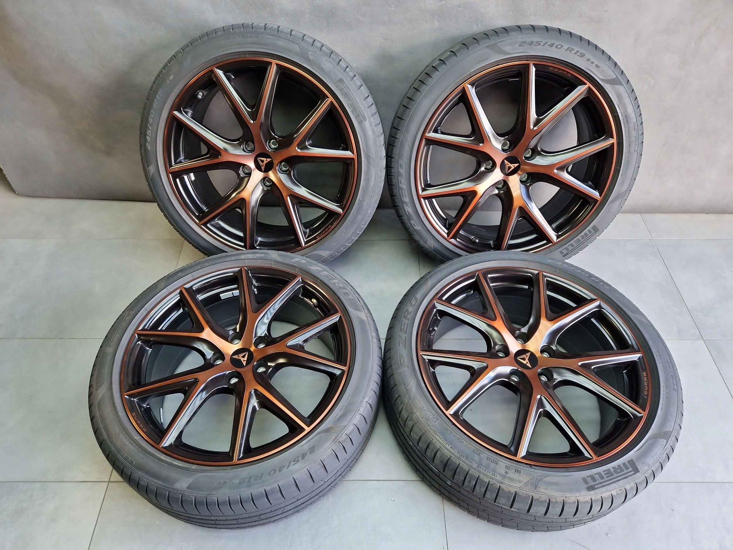 Cupra Ateca disc wheels 19 tyres PIRELLI 245/40 2023 575601025AP