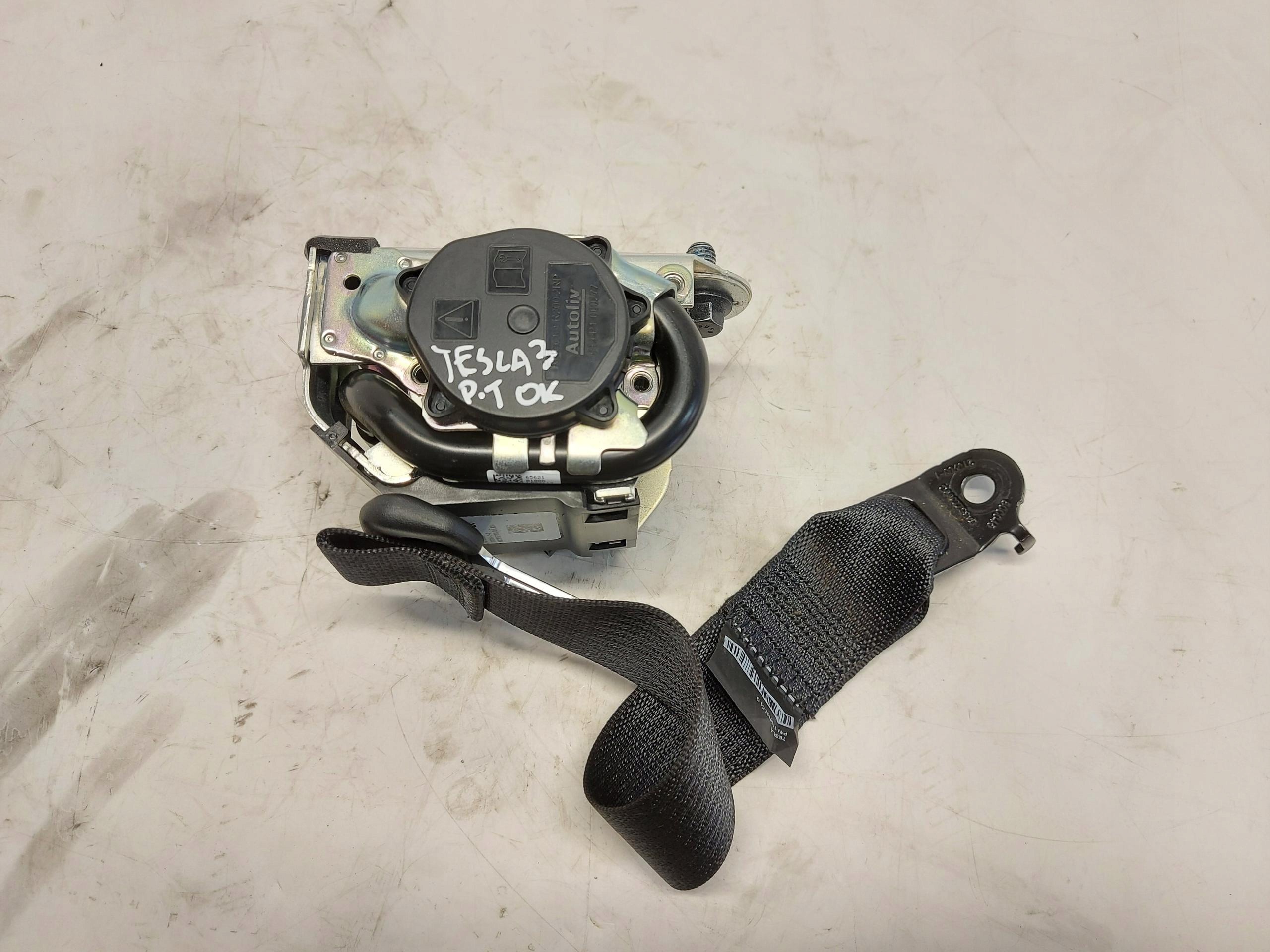 TESLA MODEL 3 2022r Gurten Sicherheits heck rechts 1110154-C1-G