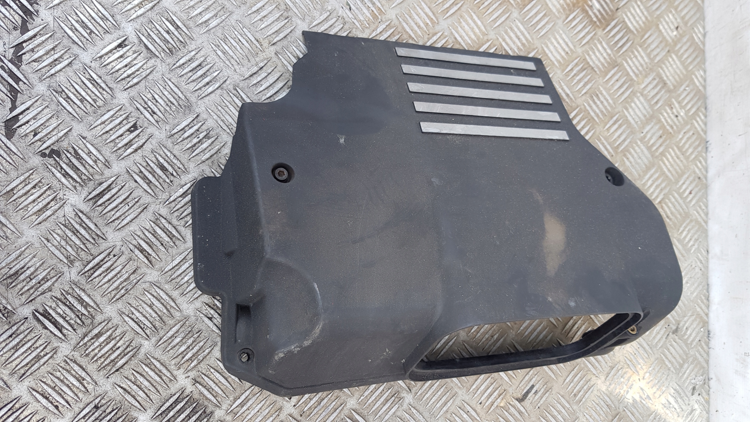 BMW E46 motorfedél 2.0D 0928400308