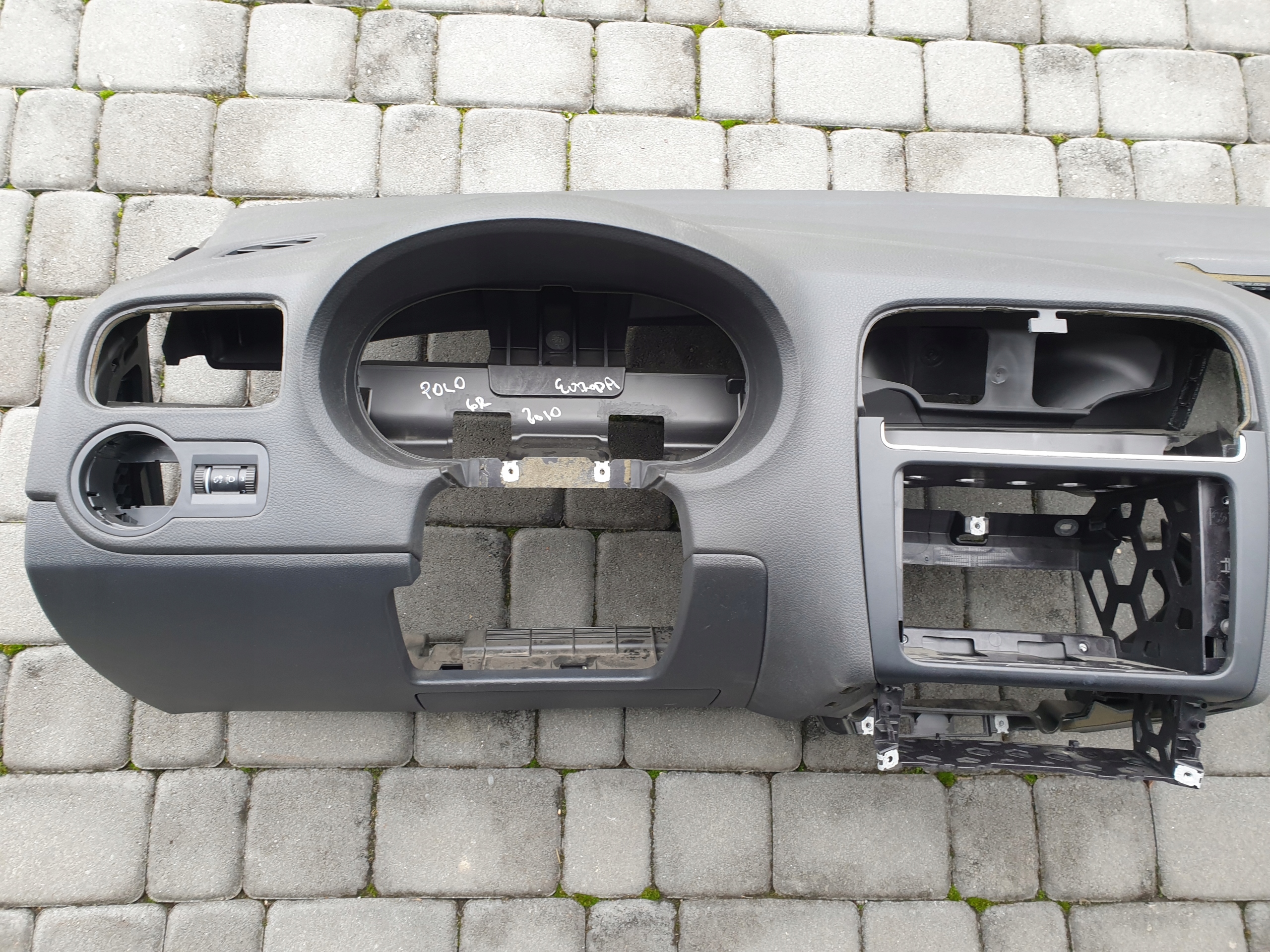 dashboard instrument panel cockpit VW POLO 6R 2009
