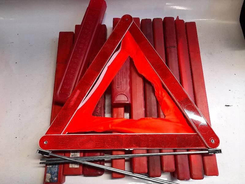 TRÓJKĄT SAMOCHODOWY OSTRZEGAWCZY + ETUI