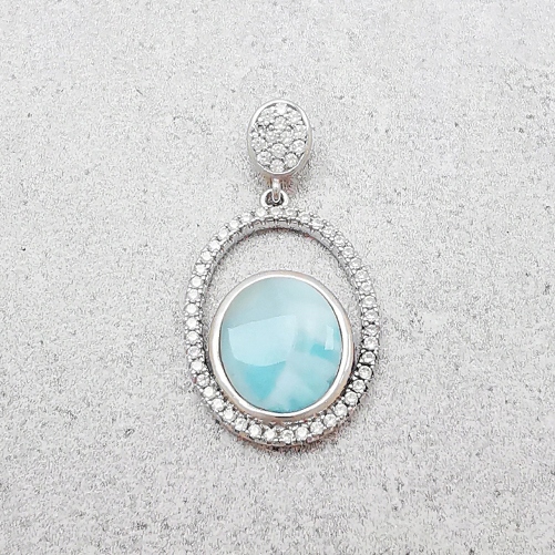 Oválný přívěsek s modrým larimarem