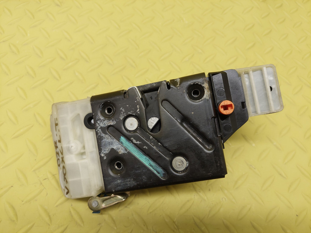 VOLVO V70 XC KOMBI lock door left rear part