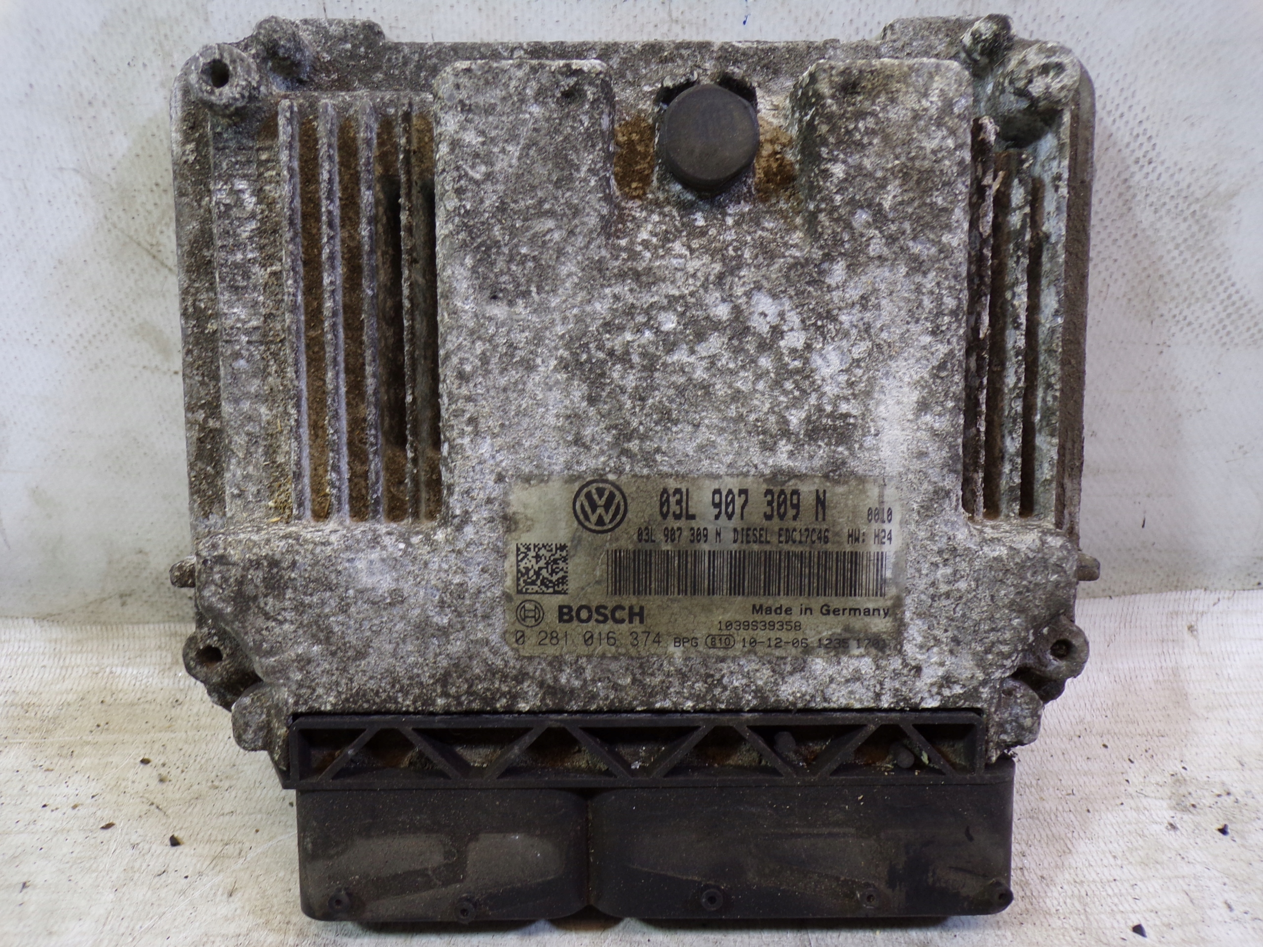 computer control unit of the engine VOLKSWAGEN PASSAT B7 2.0 TDI 03L907309N