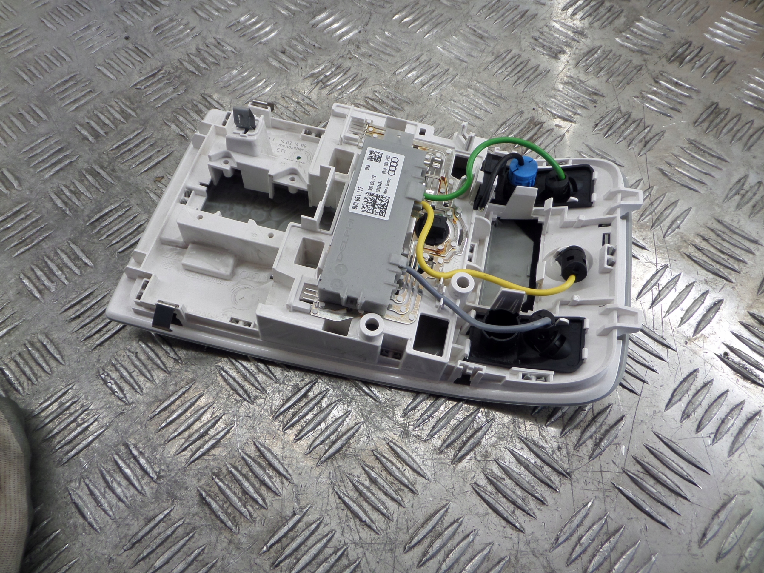 FANALE CIELO INTERNO Audi OE 8V0947135A