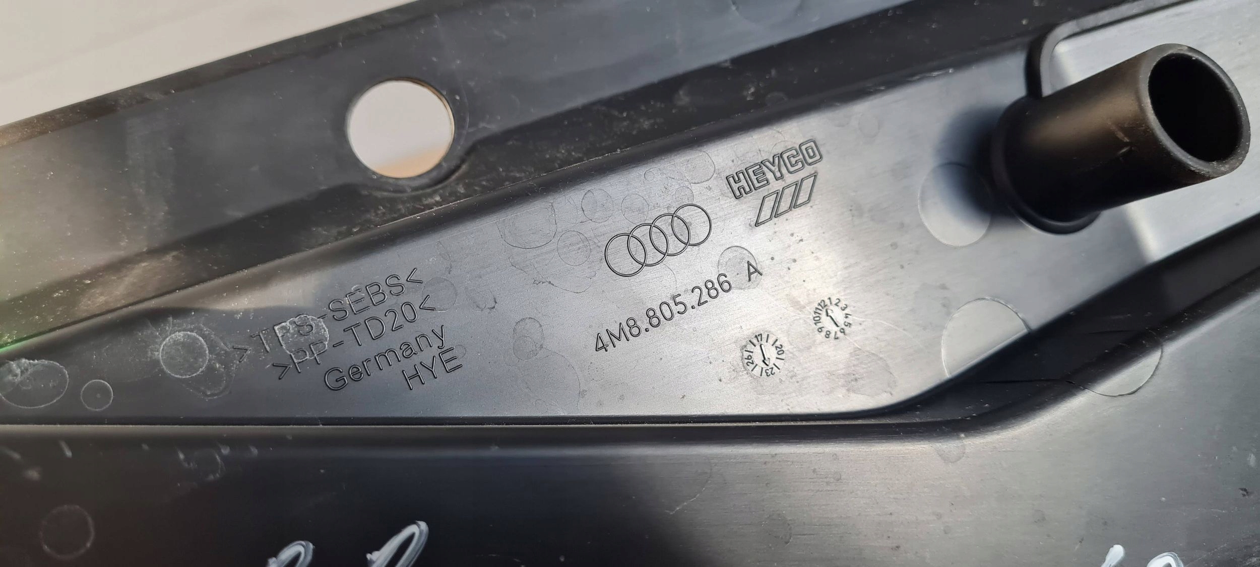 SQ8 4M RSQ8 Q8 cover cap lights REFLEKTORA right 4M8805286A