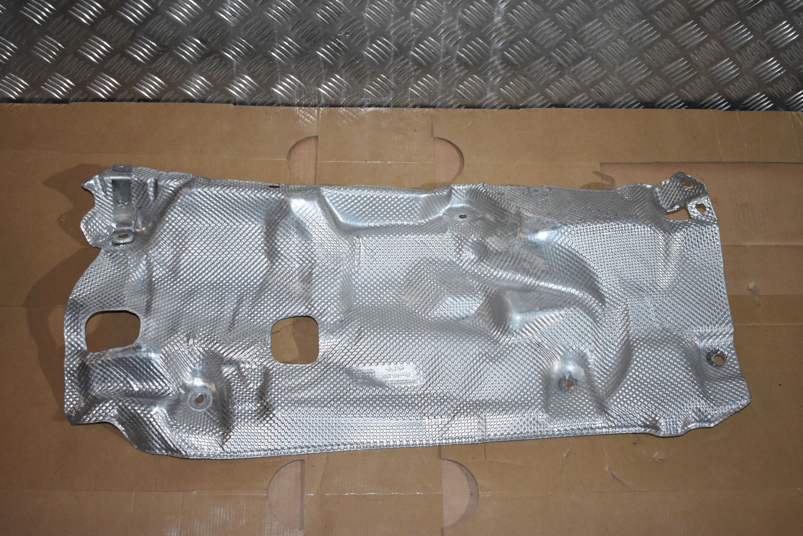 IDEALNA Blende Abdeckung TERMICZNA PORSCHE CAYENNE 9Y AUDI Q7 Q8 1