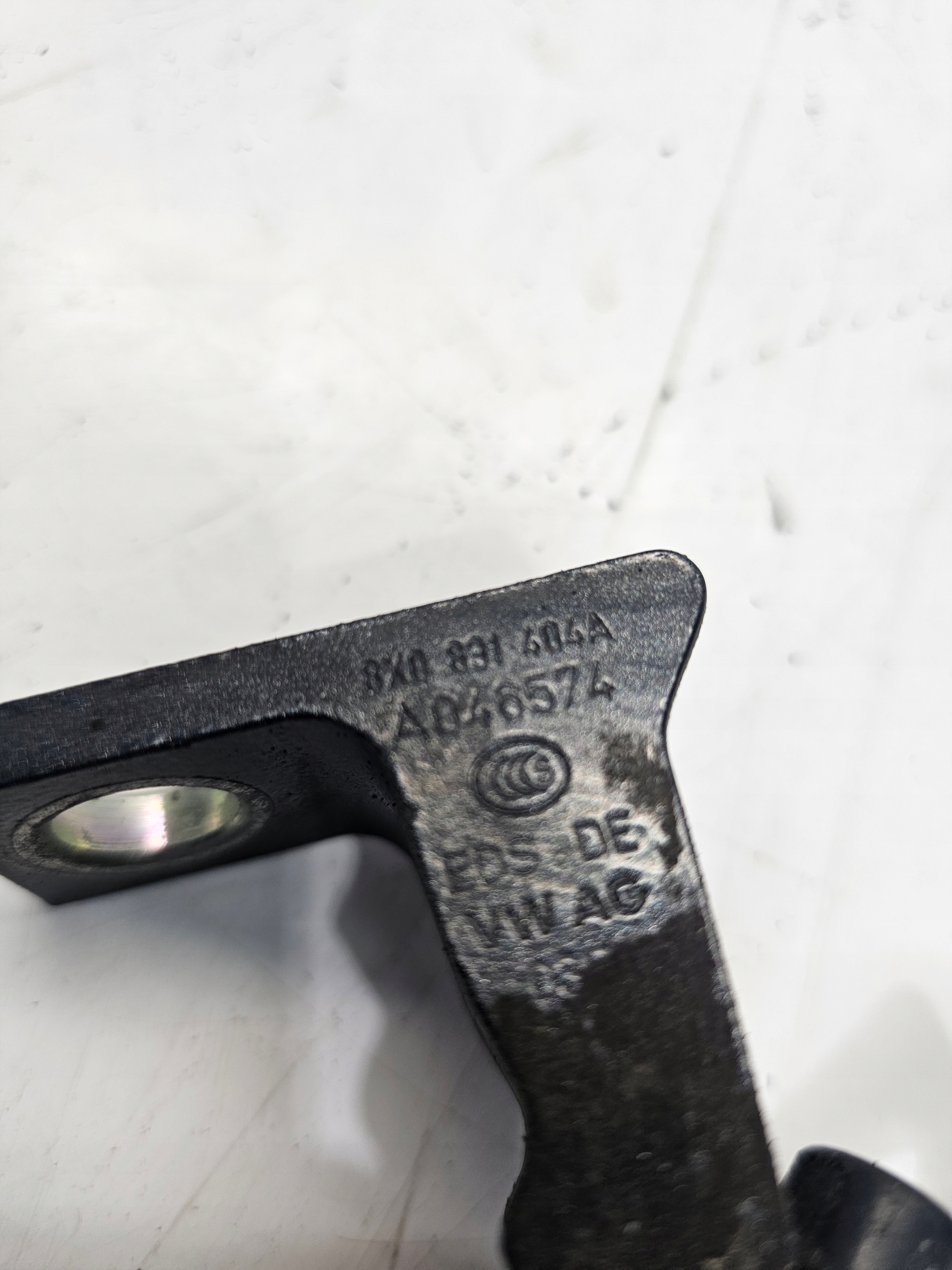 hinge door right AUDI A1 8X Q3 8U A3 8V 8X0831404A