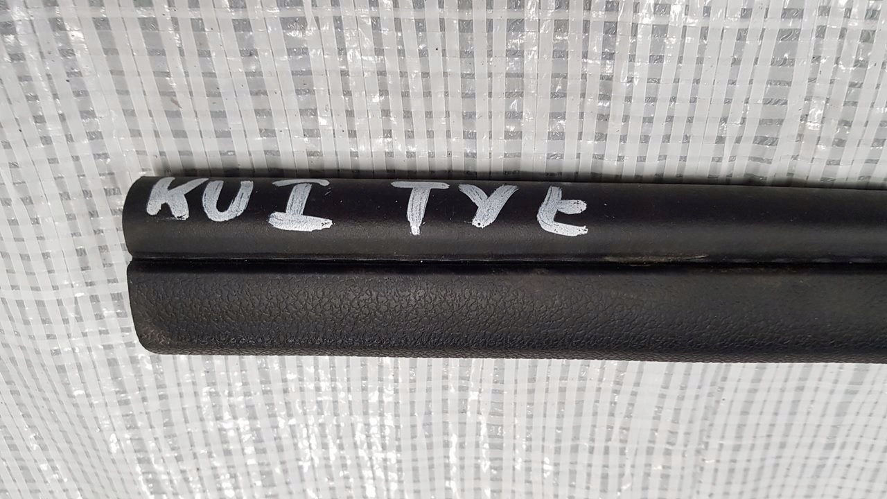 USZCZELKA KAROSERYJNA DRZWI TYŁ FORD KUGA MK1 Typ samochodu Samochody osobowe